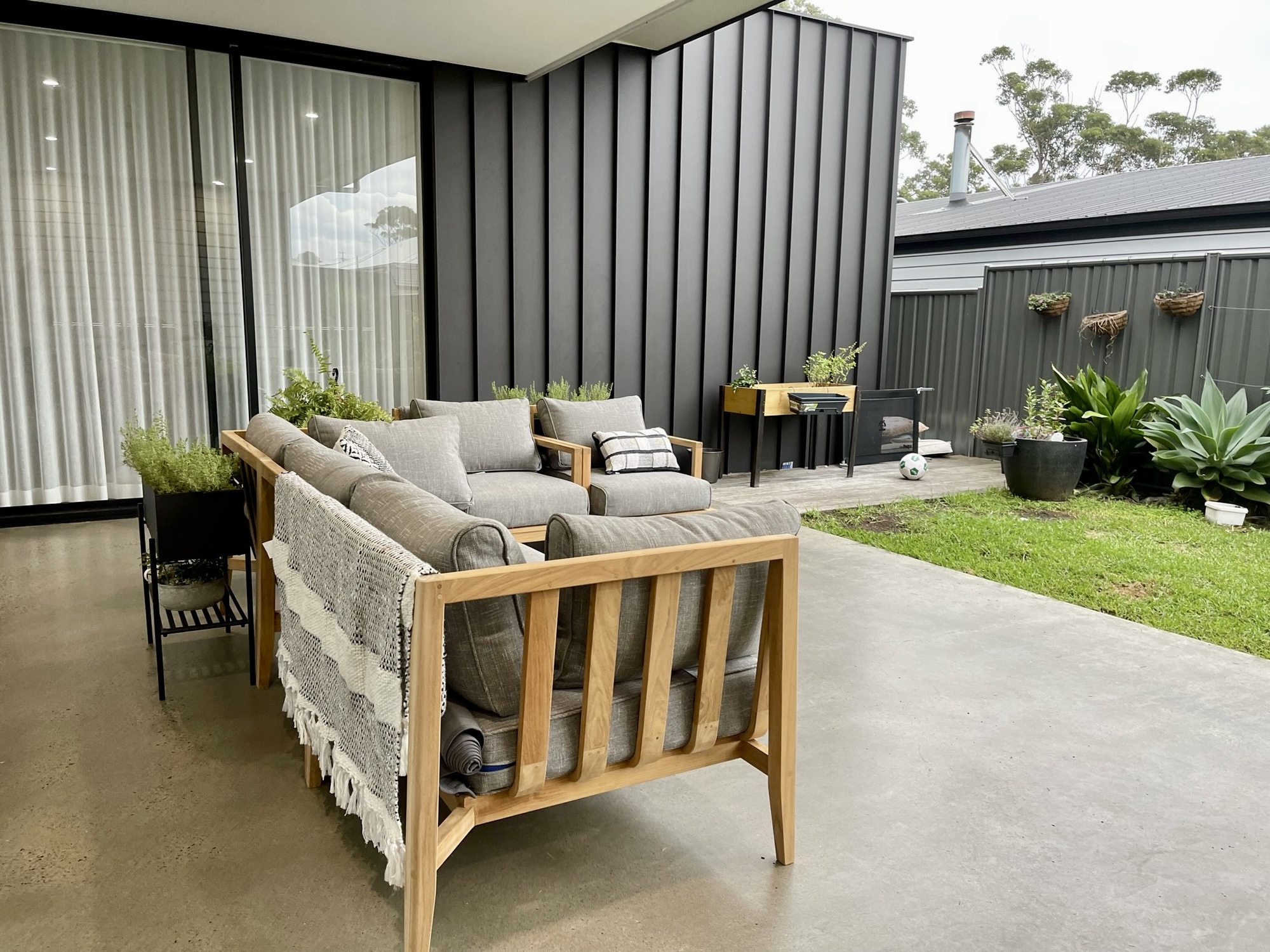 A Peaceful Backyard Garden in Dolphin Point, NSW - Photo 2