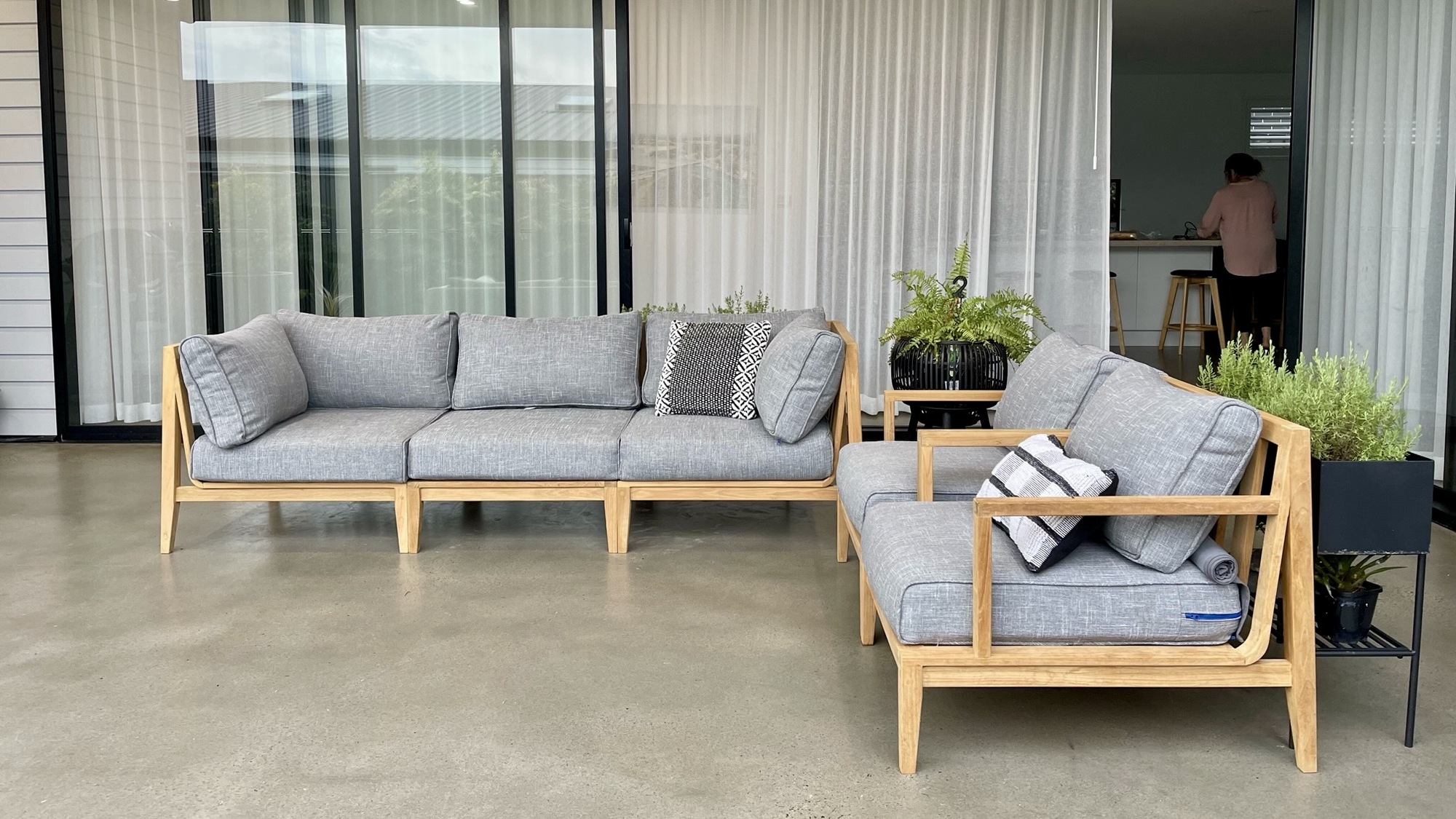 A Peaceful Backyard Garden in Dolphin Point, NSW - Photo 4