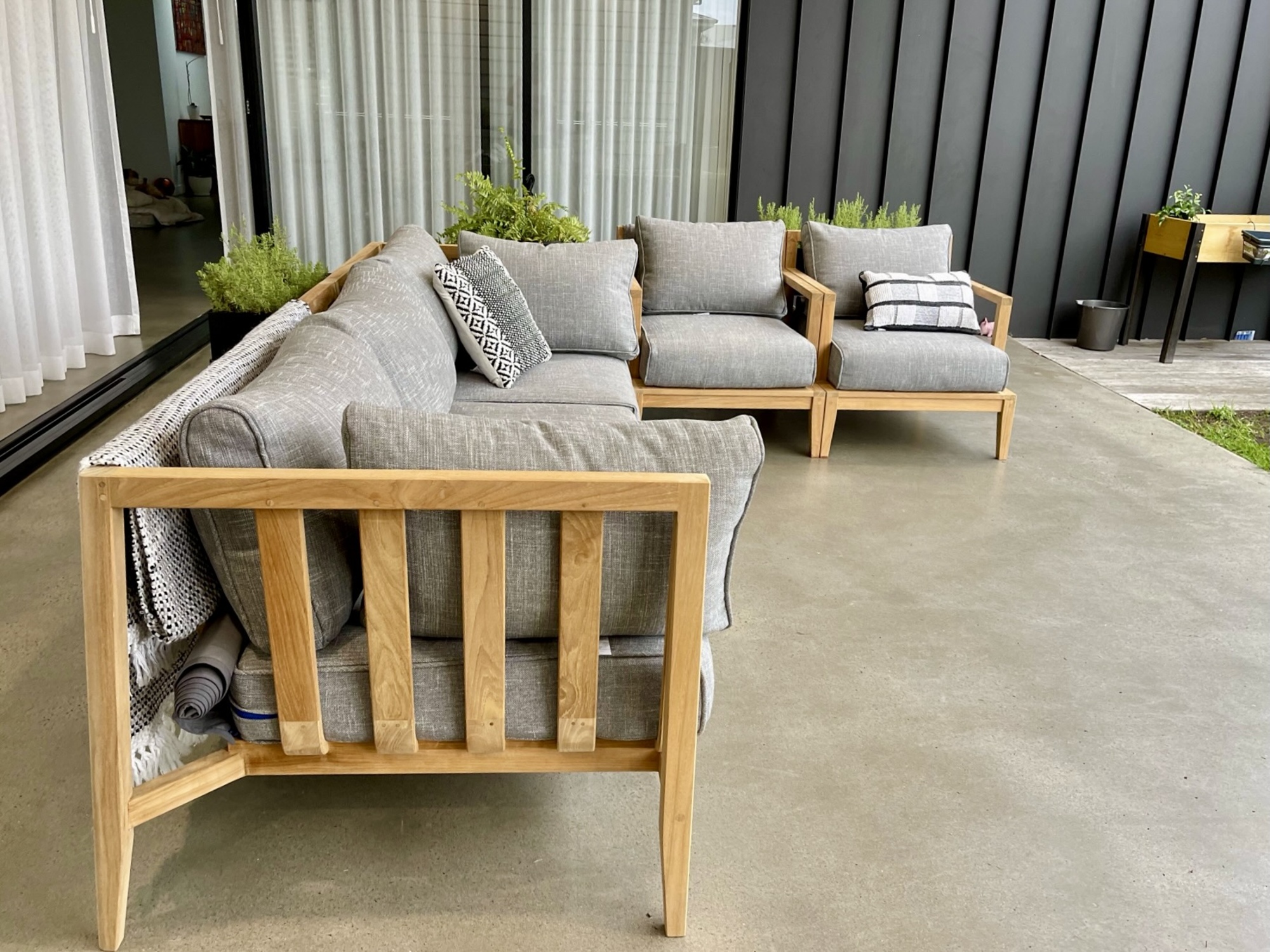 A Peaceful Backyard Garden in Dolphin Point, NSW - Photo 5