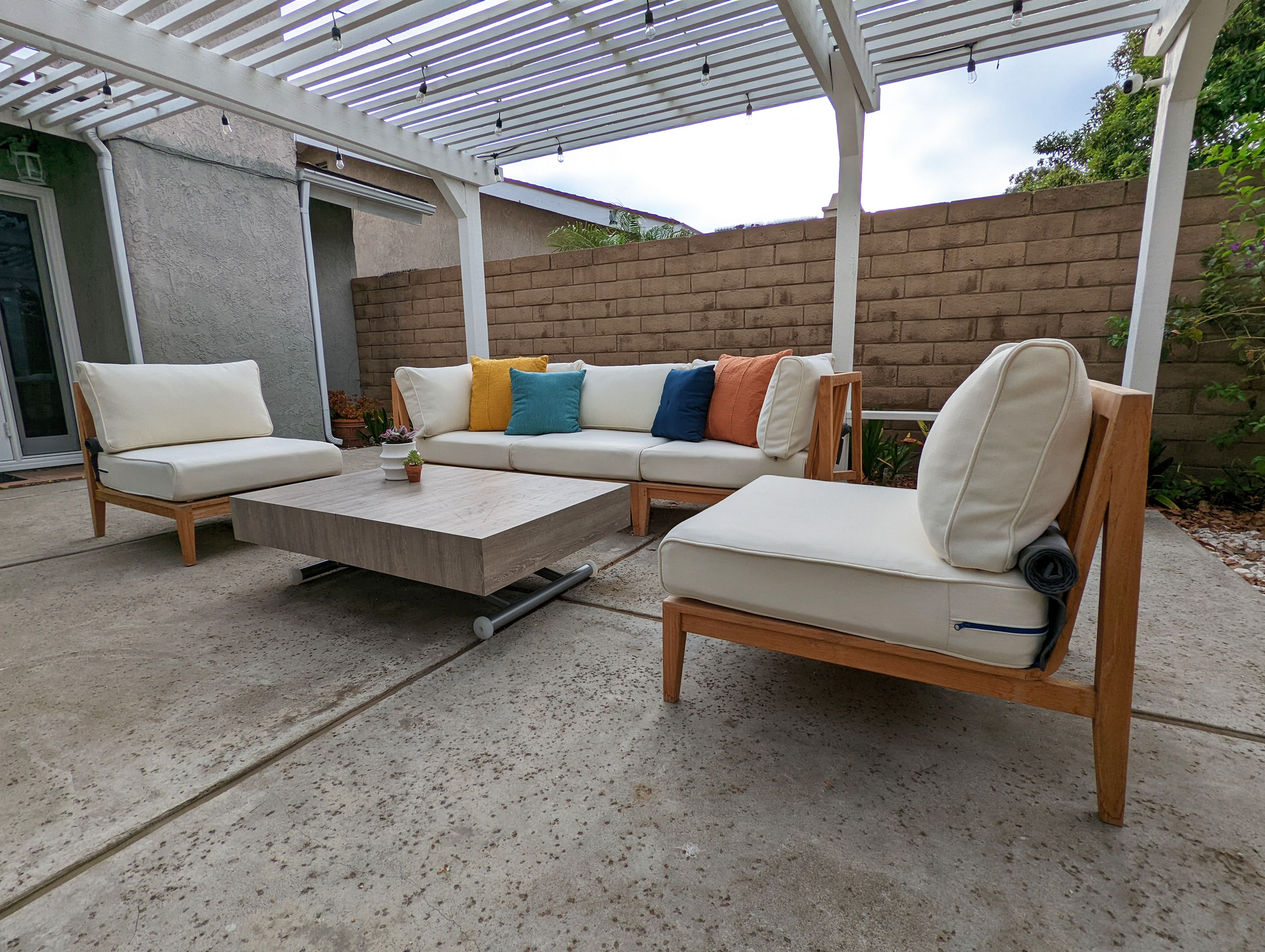 A First-Time Homeowner’s Comfy, Spacious Backyard in Santa Ana - Photo 1