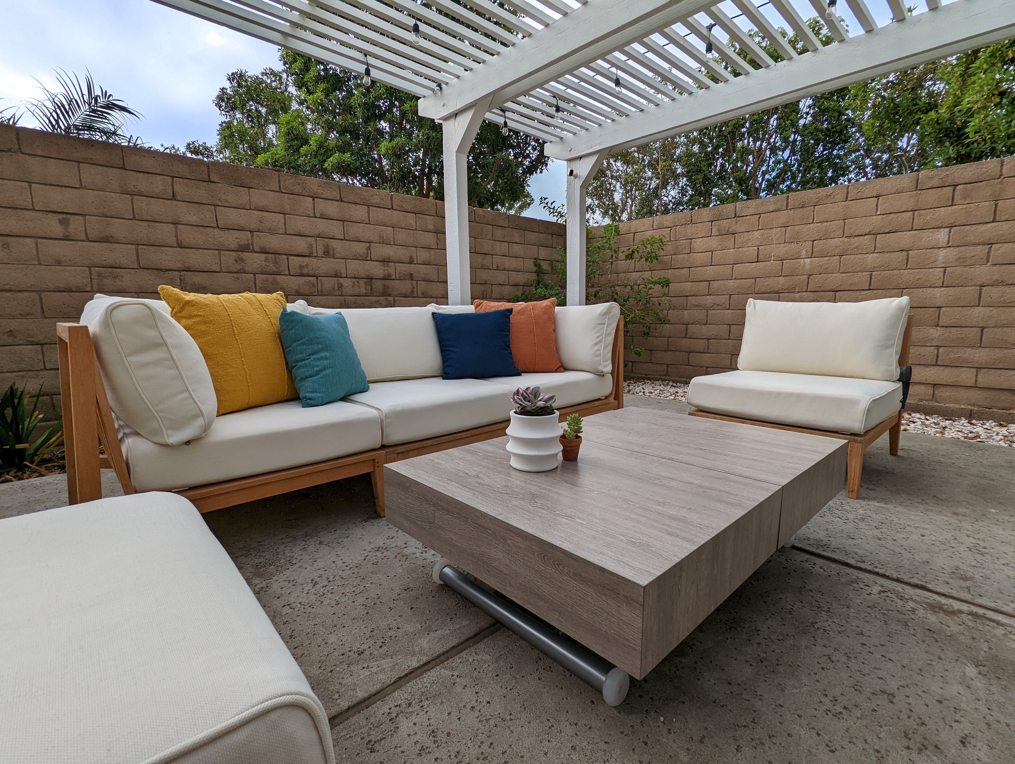 A First-Time Homeowner’s Comfy, Spacious Backyard in Santa Ana - Photo 2