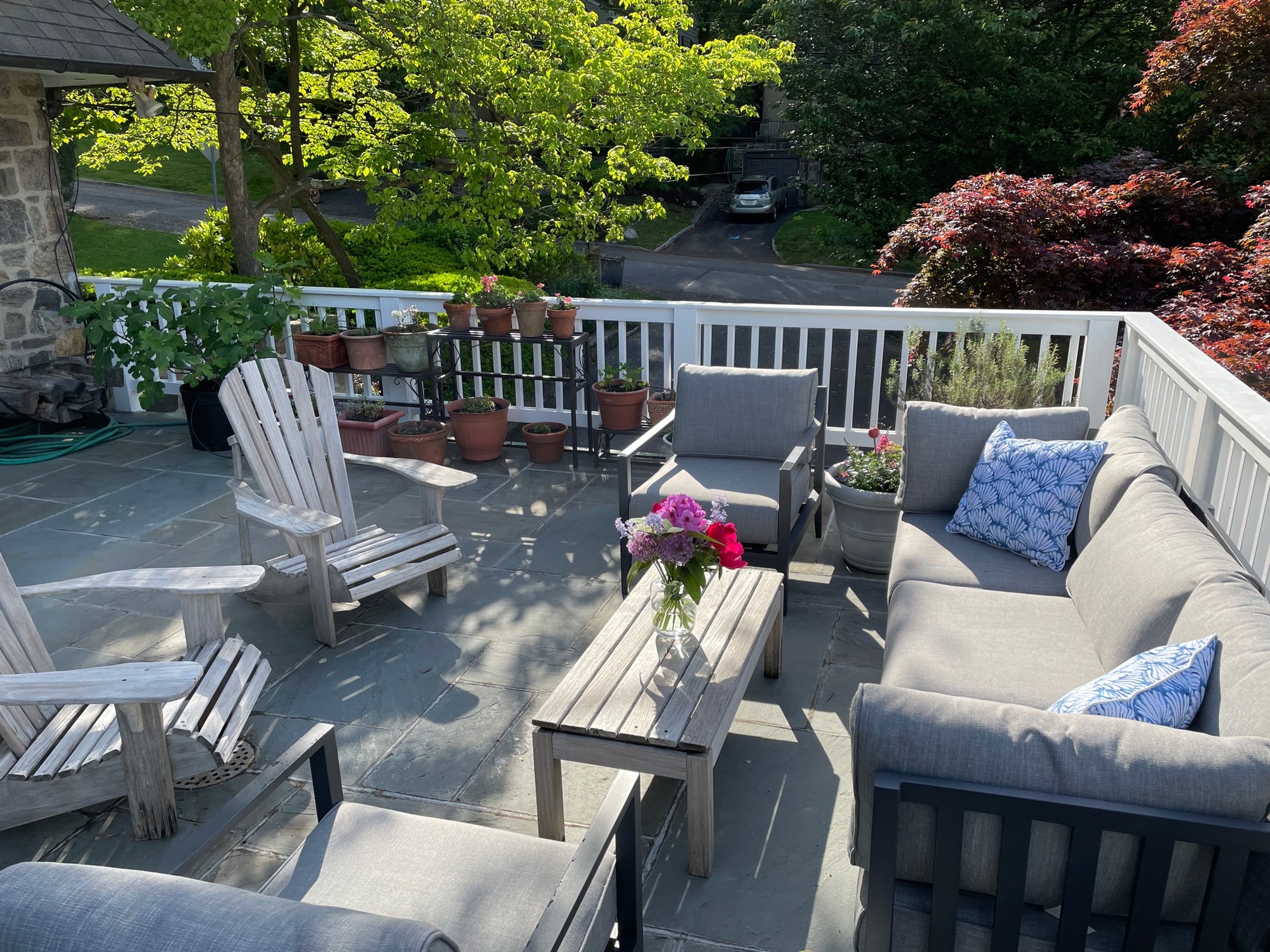 A Charming Garden and Patio in White Plains - Photo 2