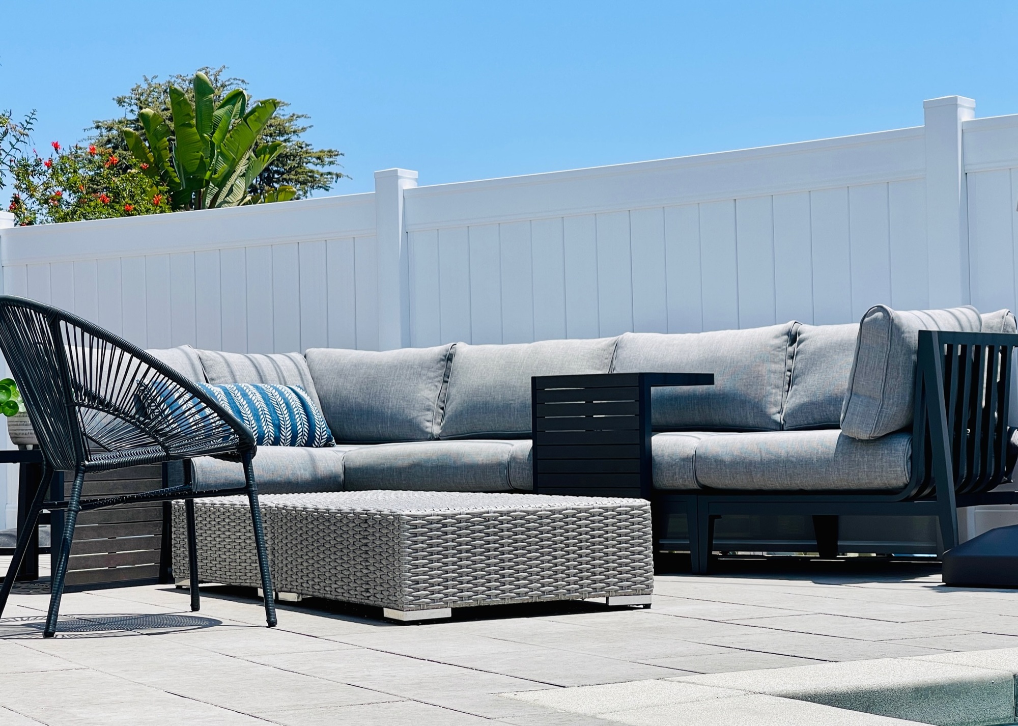 An Active, Social Family’s Elevated Deck in Redondo Beach - Photo 4