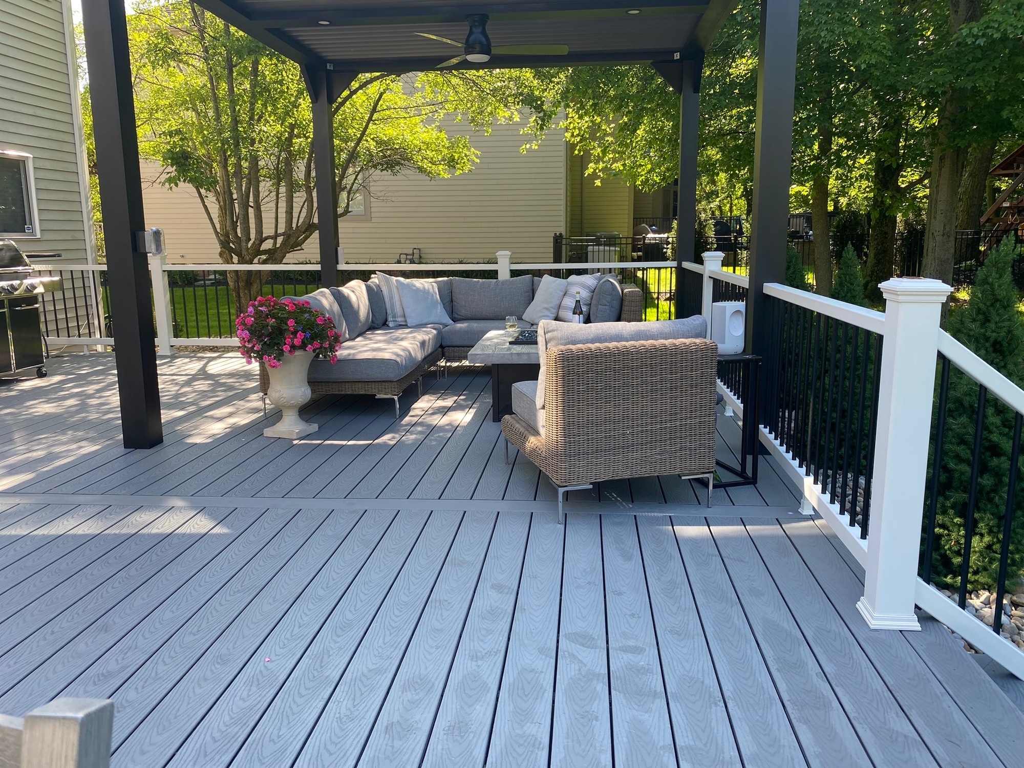 A Deck for Dining, Working, and Playing - Photo 5