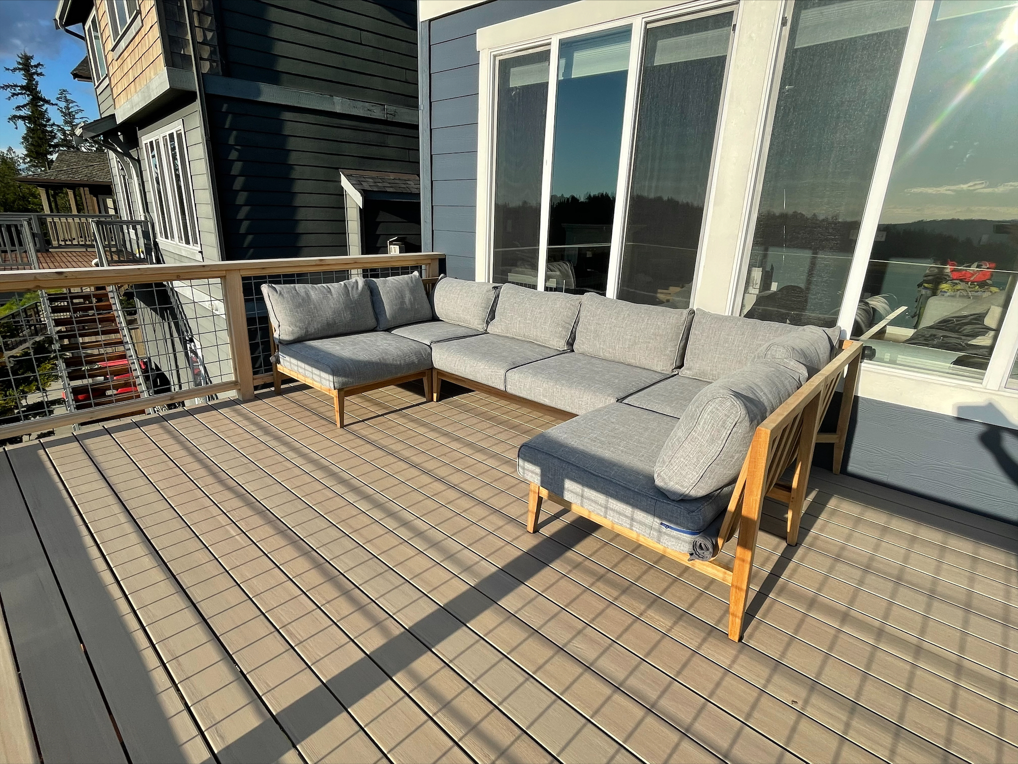 Giant Deck with Mountain Views in Issaquah, WA - Photo 2