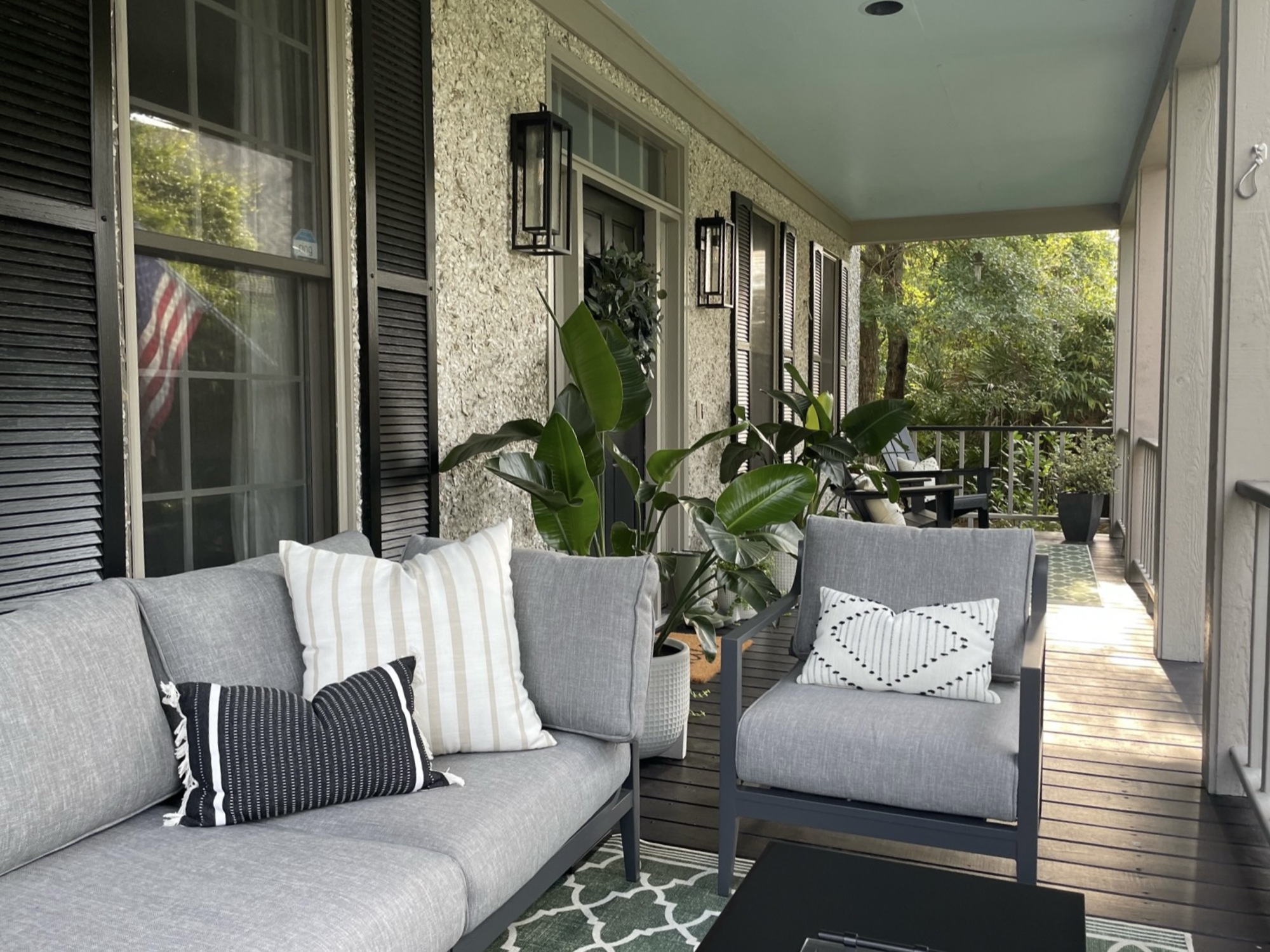 An All-Seasons Oasis From Front to Backyard - Photo 4