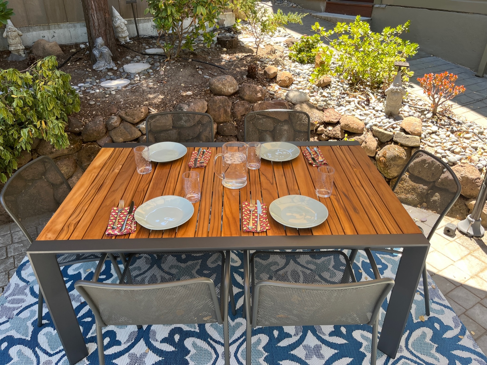 A Private Patio Perfect for Dining Al Fresco - Photo 3
