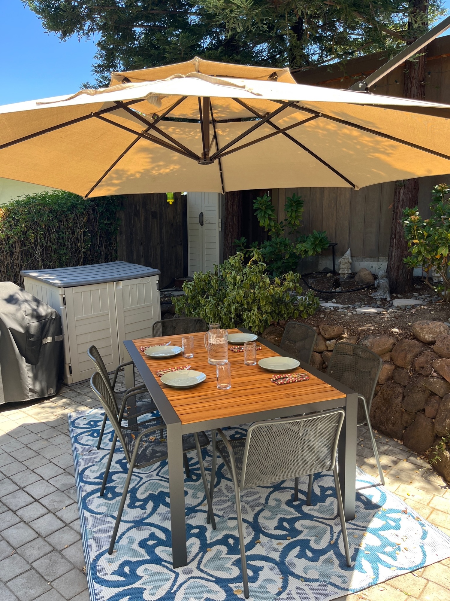 A Private Patio Perfect for Dining Al Fresco - Photo 4