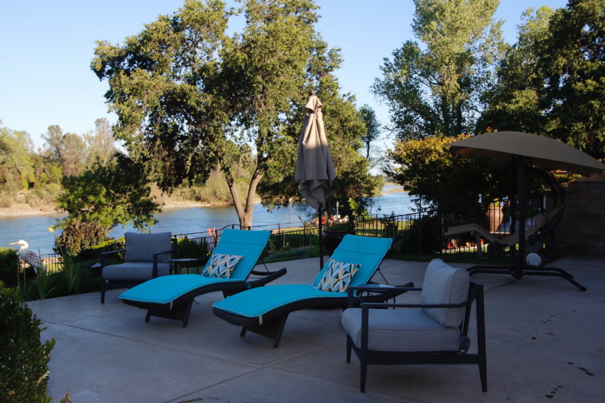 An Atmospheric Multi-Level Backyard in Redding, CA - Photo 2