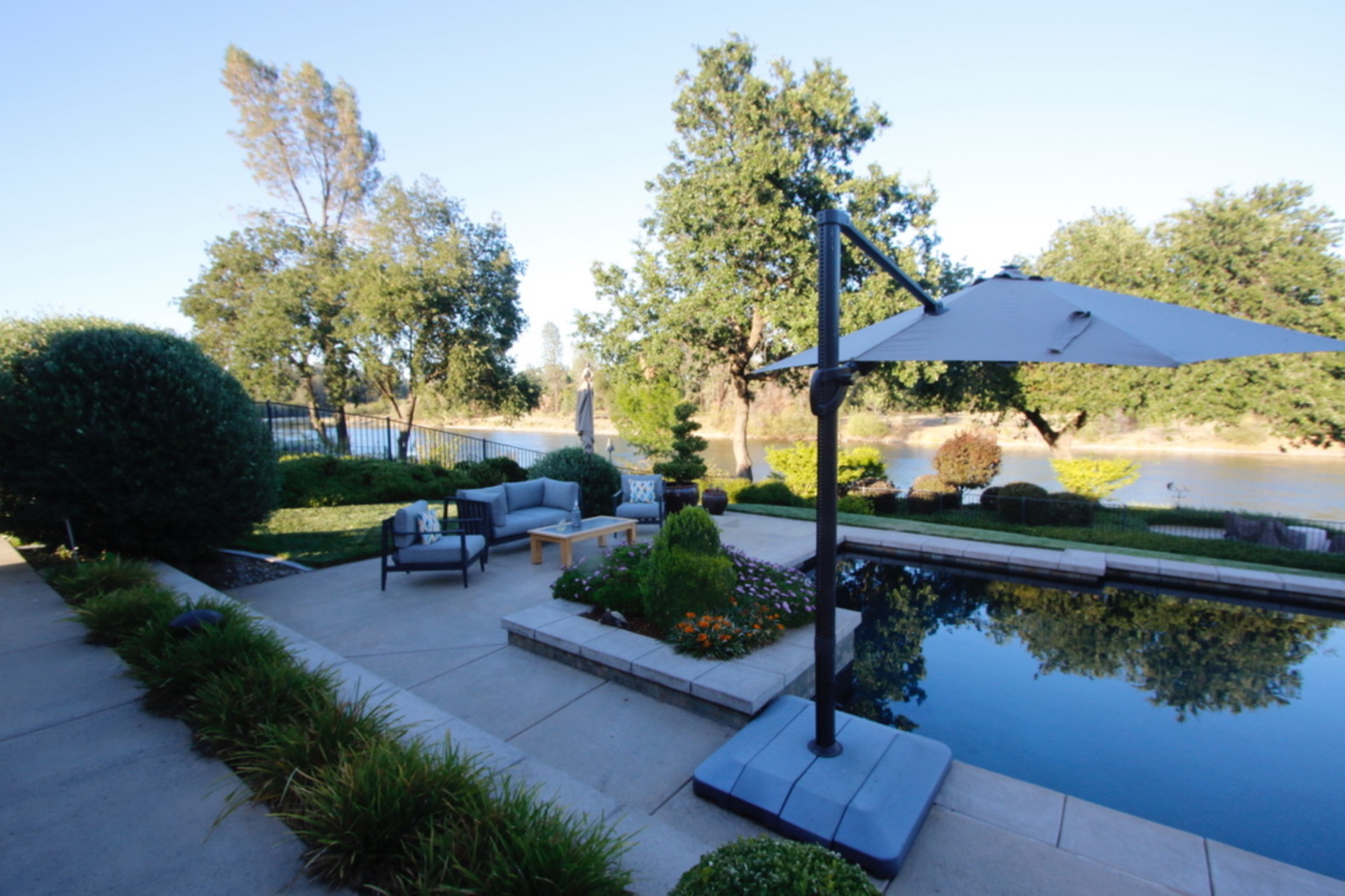 An Atmospheric Multi-Level Backyard in Redding, CA - Photo 3