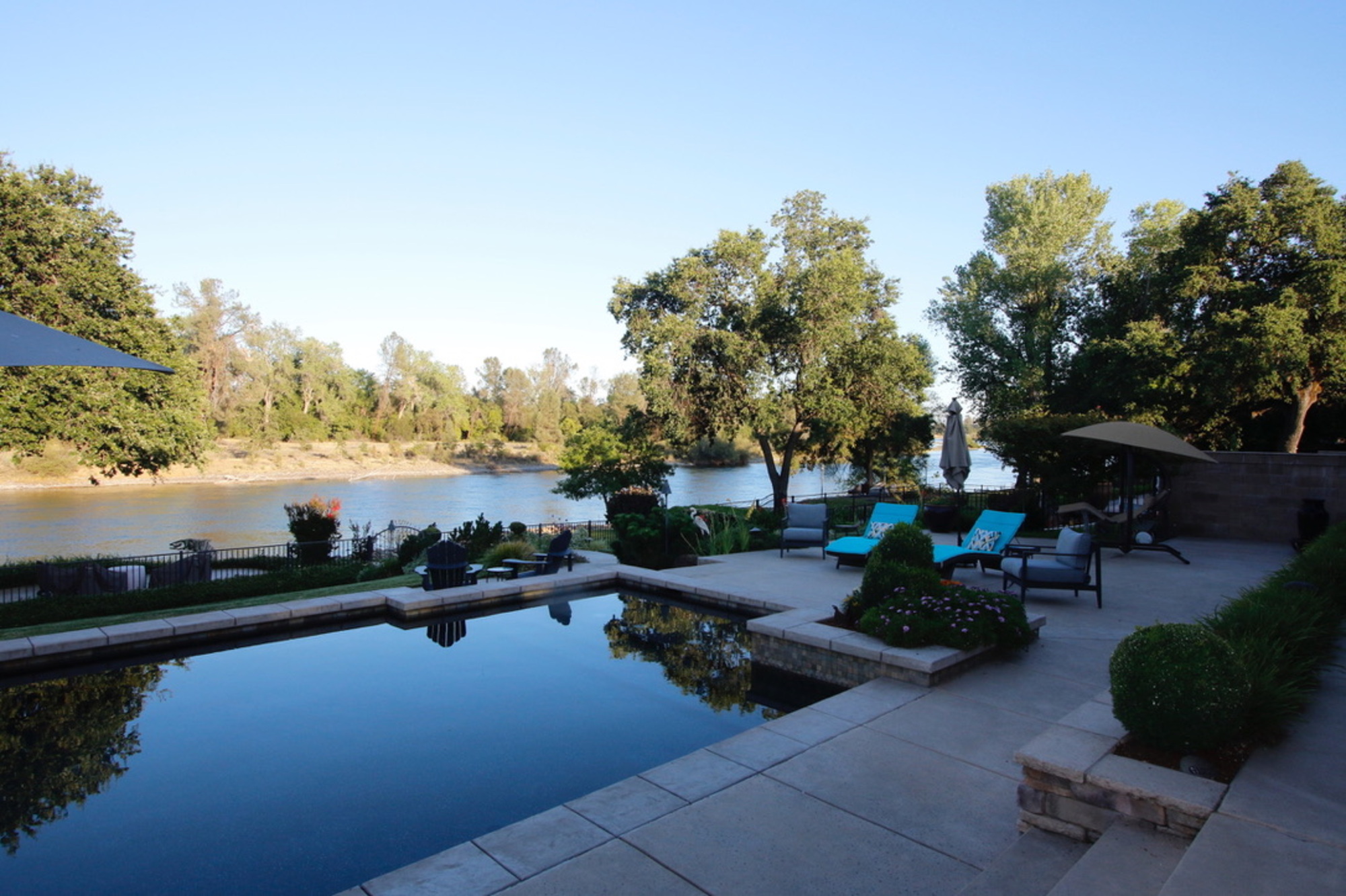 An Atmospheric Multi-Level Backyard in Redding, CA - Photo 4
