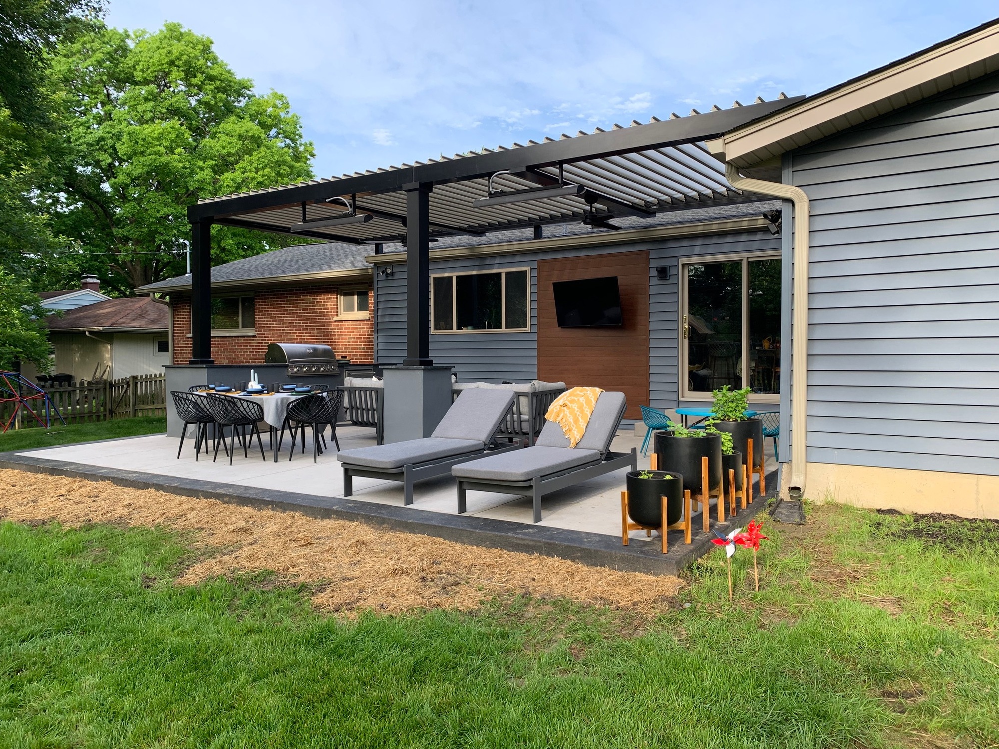 A 1950s Ranch House’s Mid-Century Backyard in St. Louis, MO - Photo 5