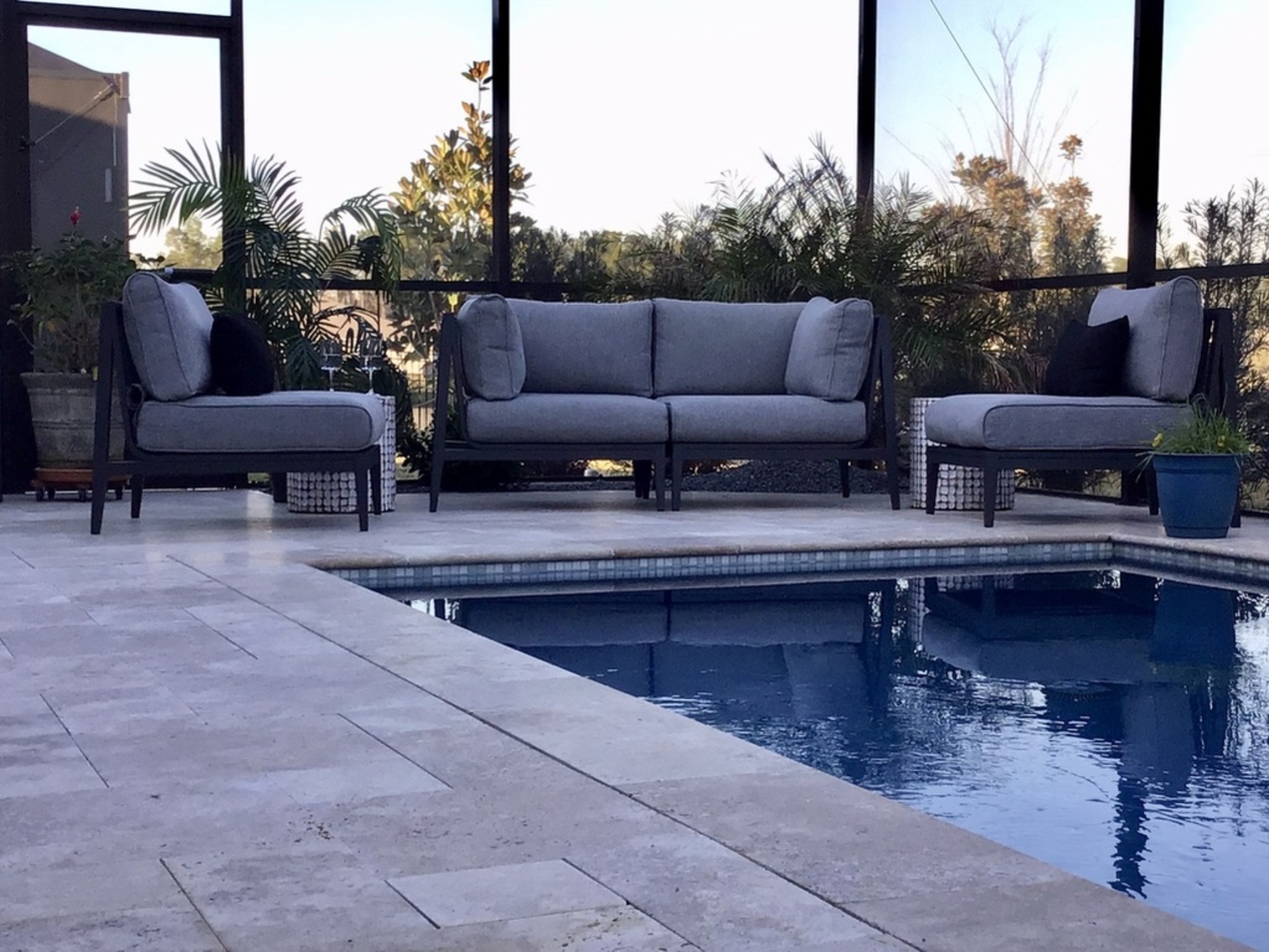 An Artist’s Poolside Screened-In Patio - Photo 1