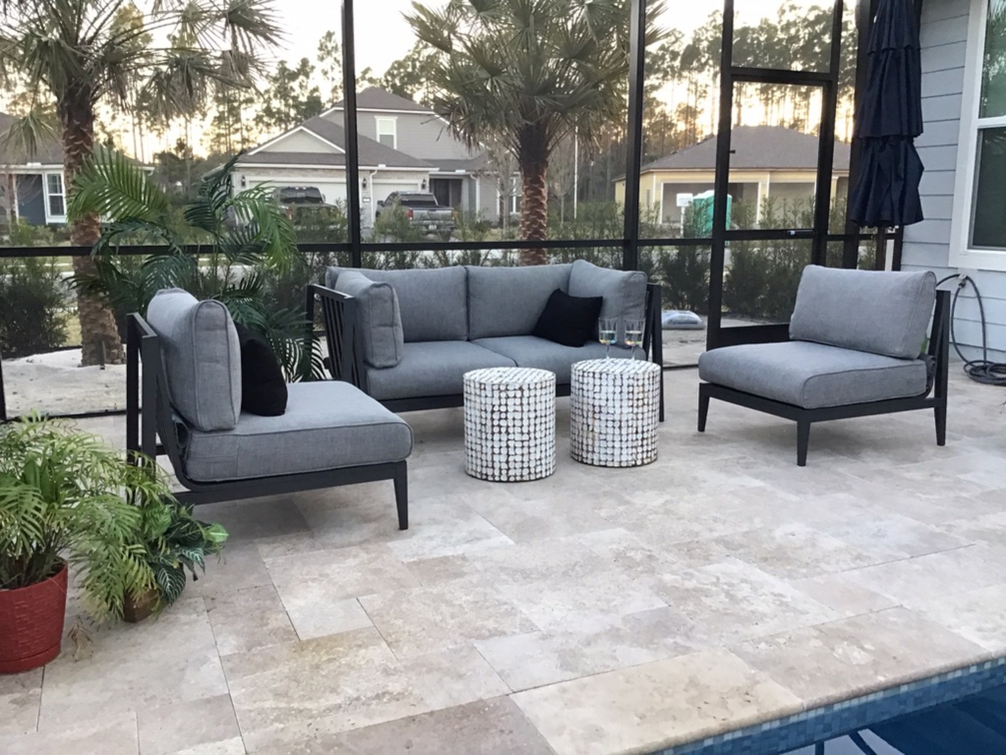 An Artist’s Poolside Screened-In Patio - Photo 4