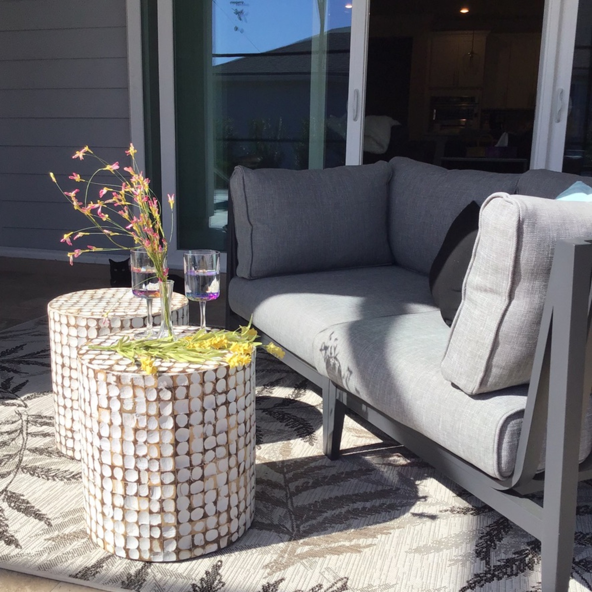 An Artist’s Poolside Screened-In Patio - Photo 5