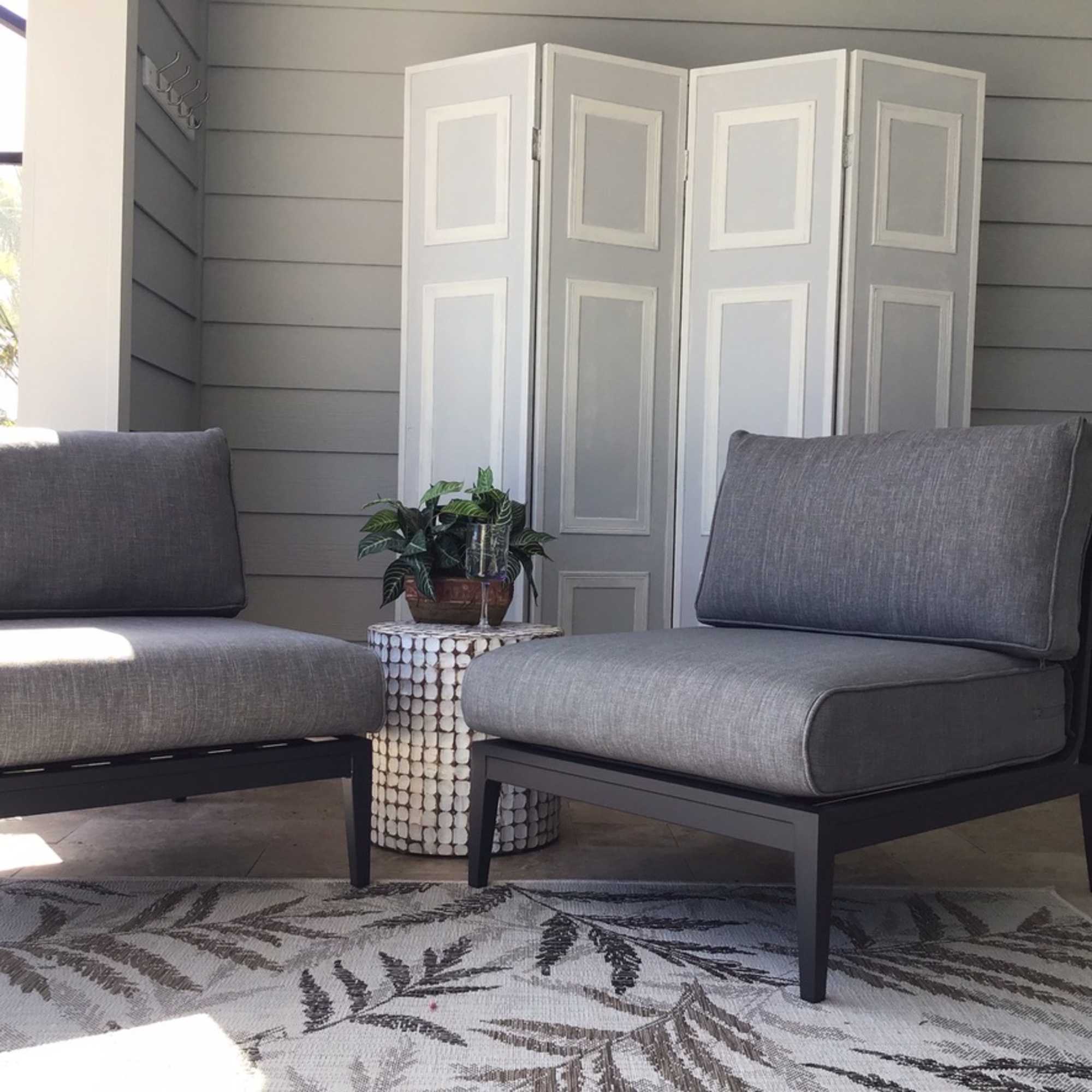 An Artist’s Poolside Screened-In Patio - Photo 6