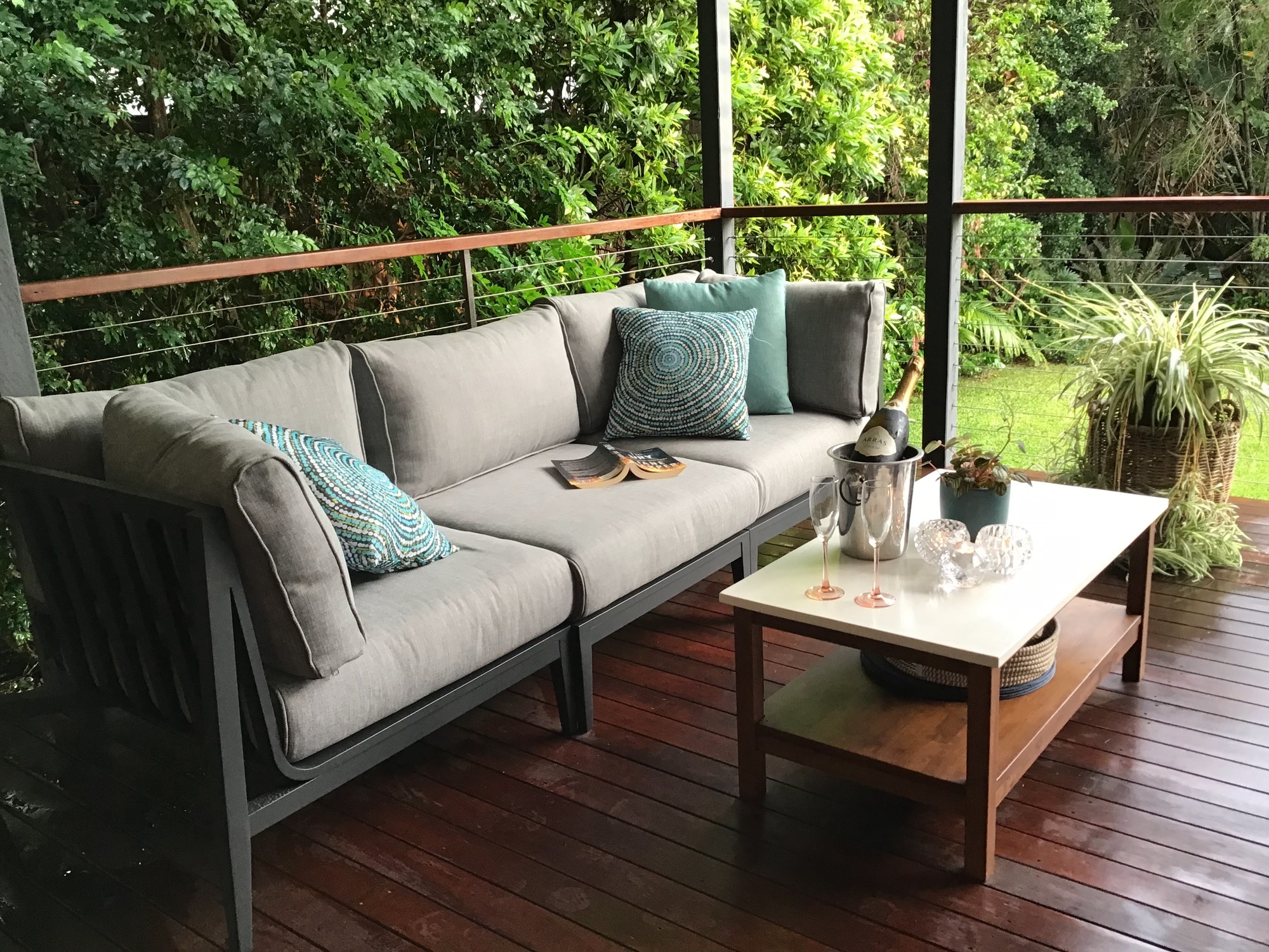 An Expansive Queenslander Deck for Hosting in Brisbane - Photo 4