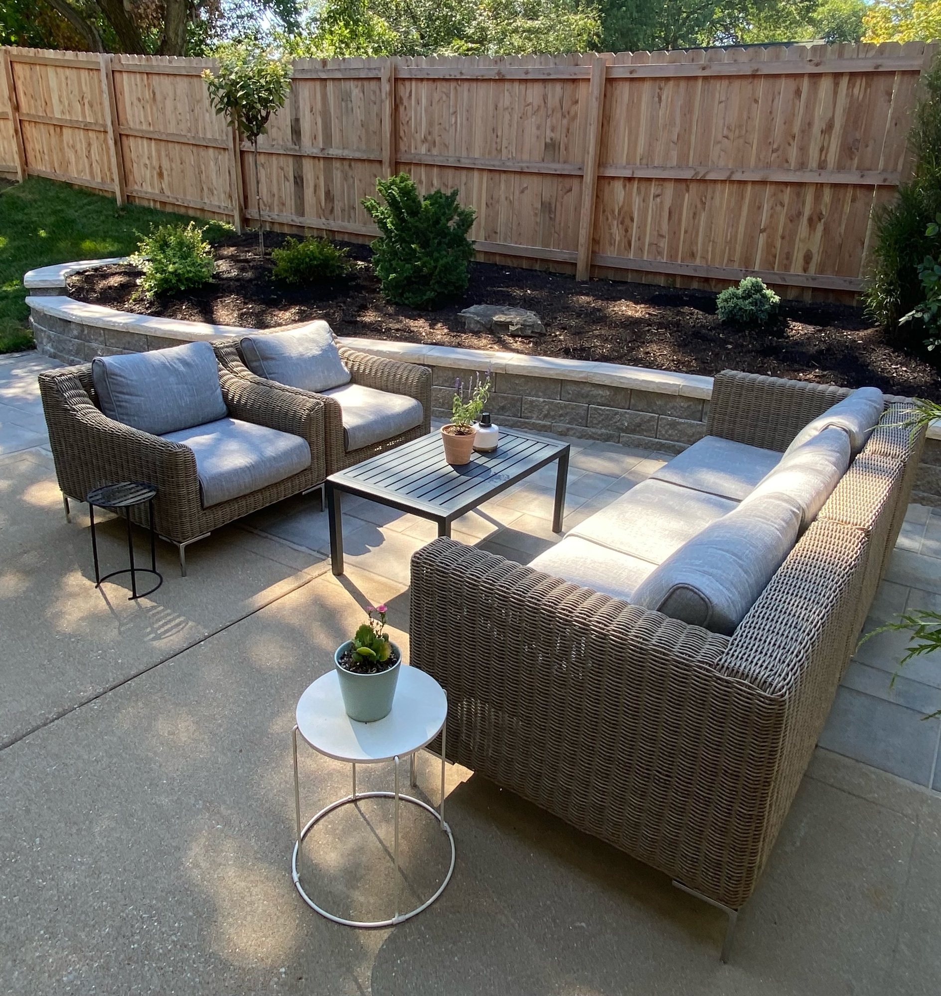 A Spacious Renovated Deck In St. Louis - Photo 2