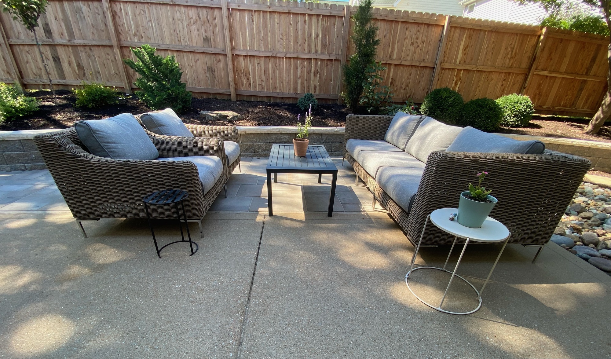 A Spacious Renovated Deck In St. Louis - Photo 3