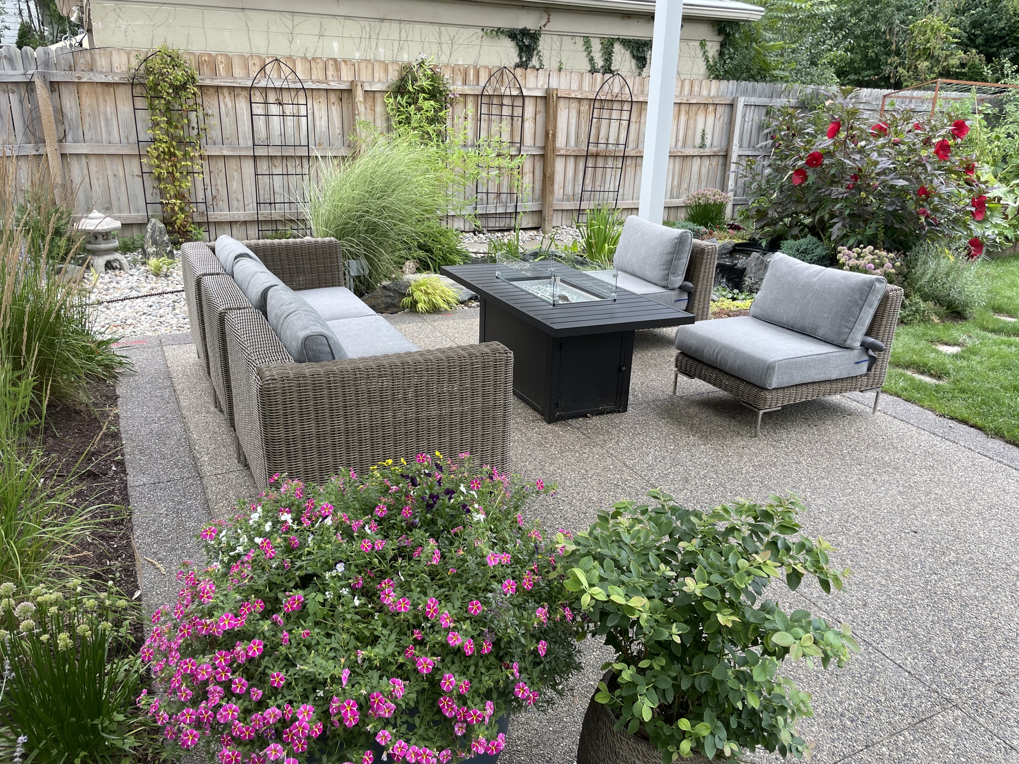 Creating an Outdoor Oasis: The Perfect Blend of Comfort, Style, and Serenity - Photo 1
