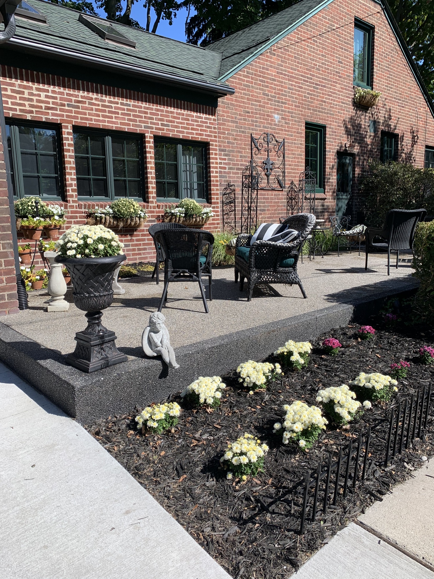A 1941 Bungalow’s Enchanted Garden + Patio - Photo 6