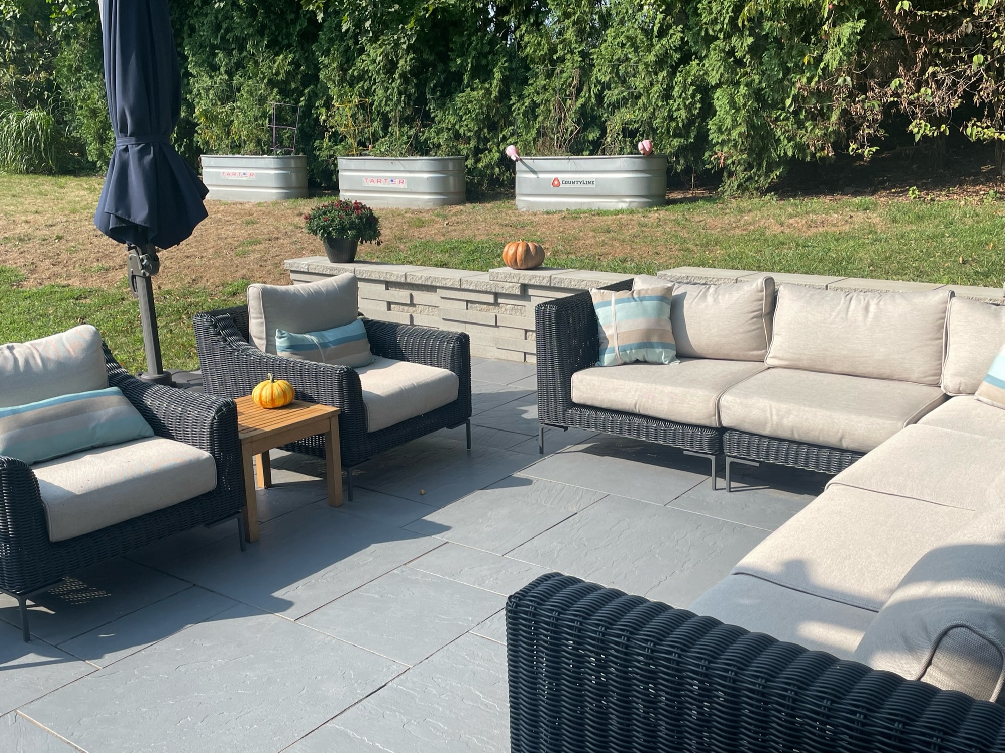 A Cozy Outdoor Living Room & Kitchen for Entertaining - Photo 7