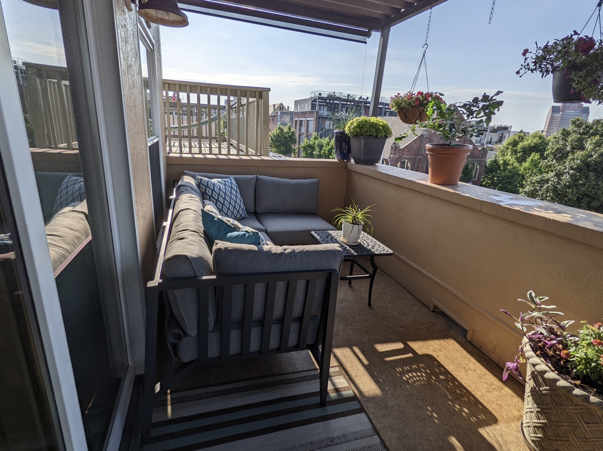 A City Oasis: Urban Bliss on a Baltimore, MD Veranda and Rooftop Deck - Photo 4