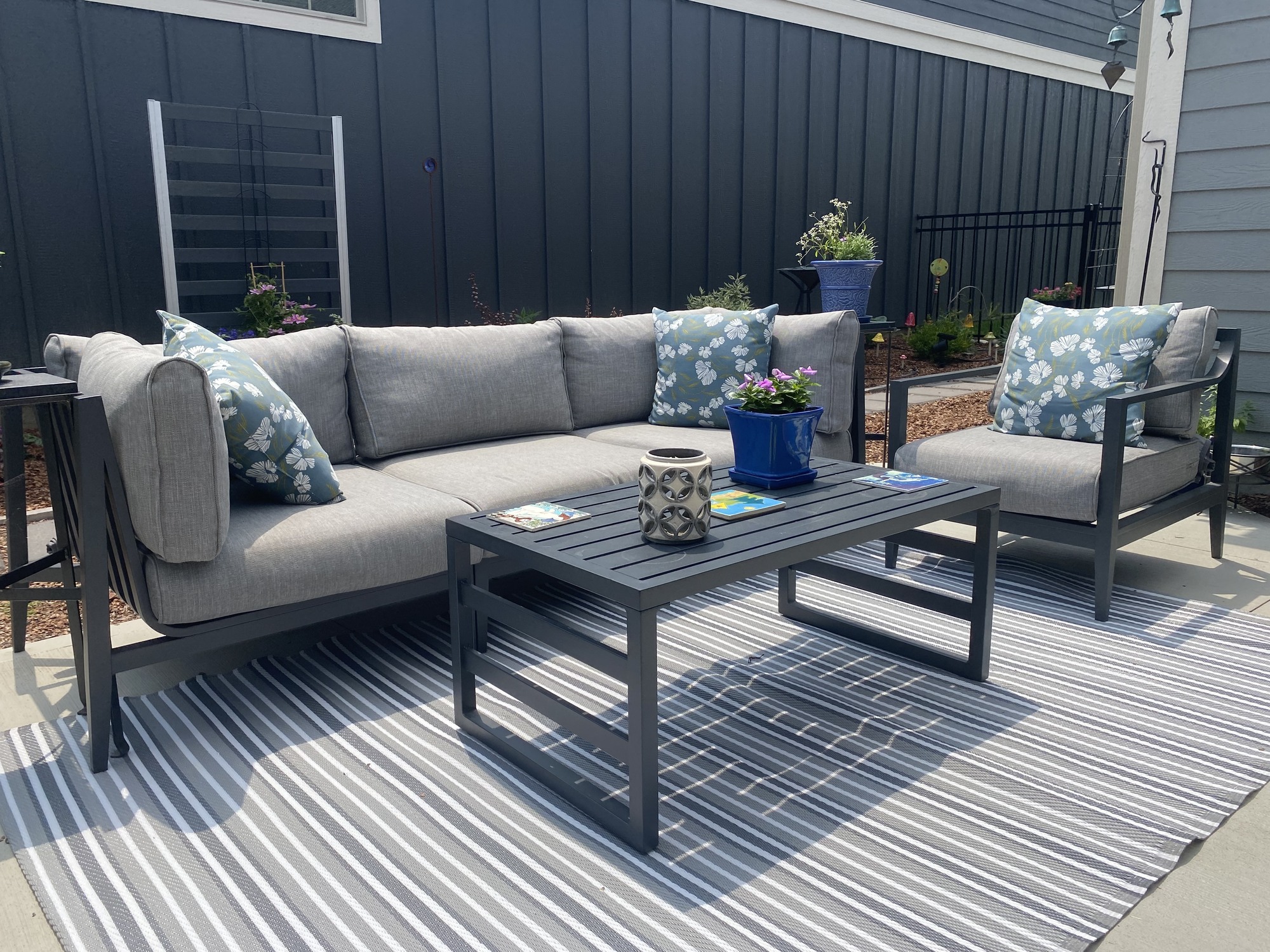 Peaceful Outdoor Sanctuary - Photo 1