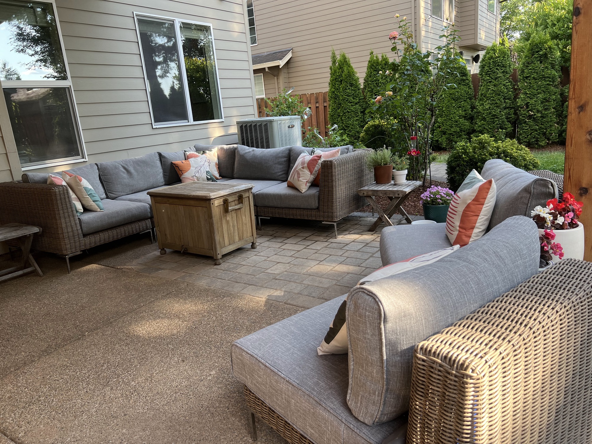 Year-Round Outdoor Living with Dogs in Oregon City - Photo 1