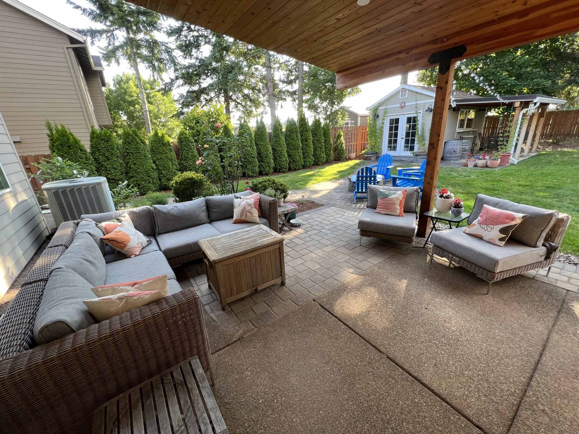 Year-Round Outdoor Living with Dogs in Oregon City - Photo 2