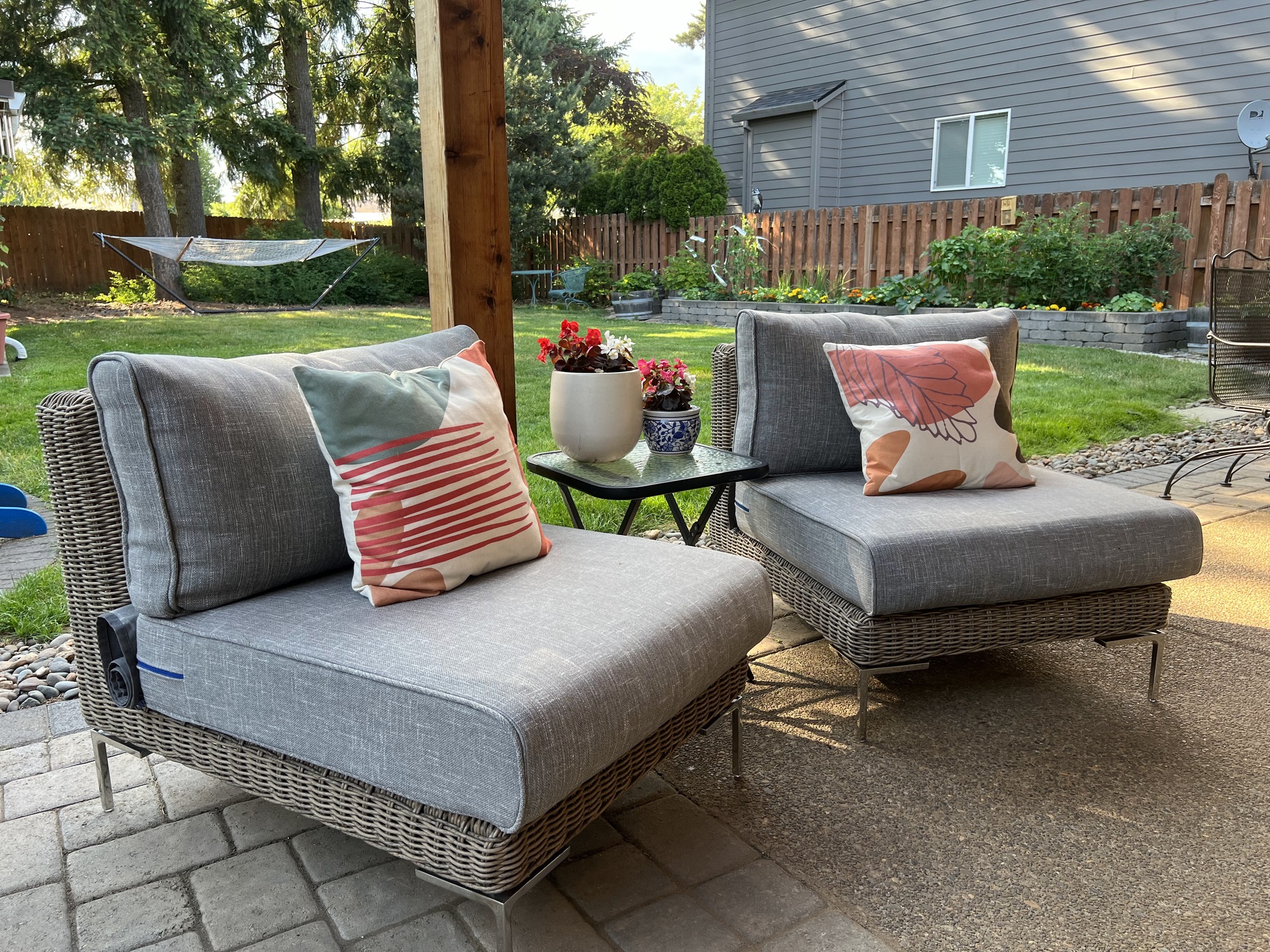 Year-Round Outdoor Living with Dogs in Oregon City - Photo 4