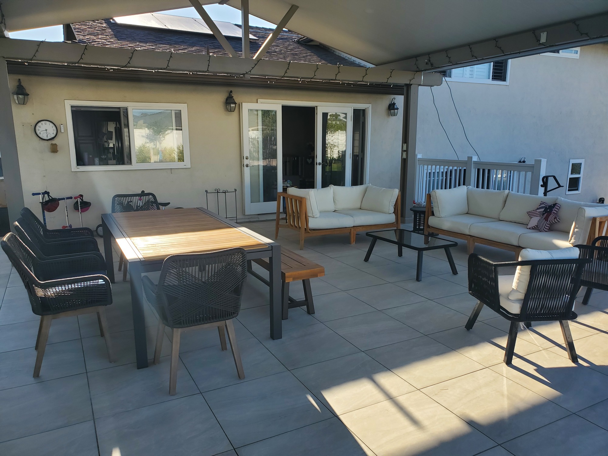 A Family-Friendly Patio for Dining and Relaxing - Photo 2