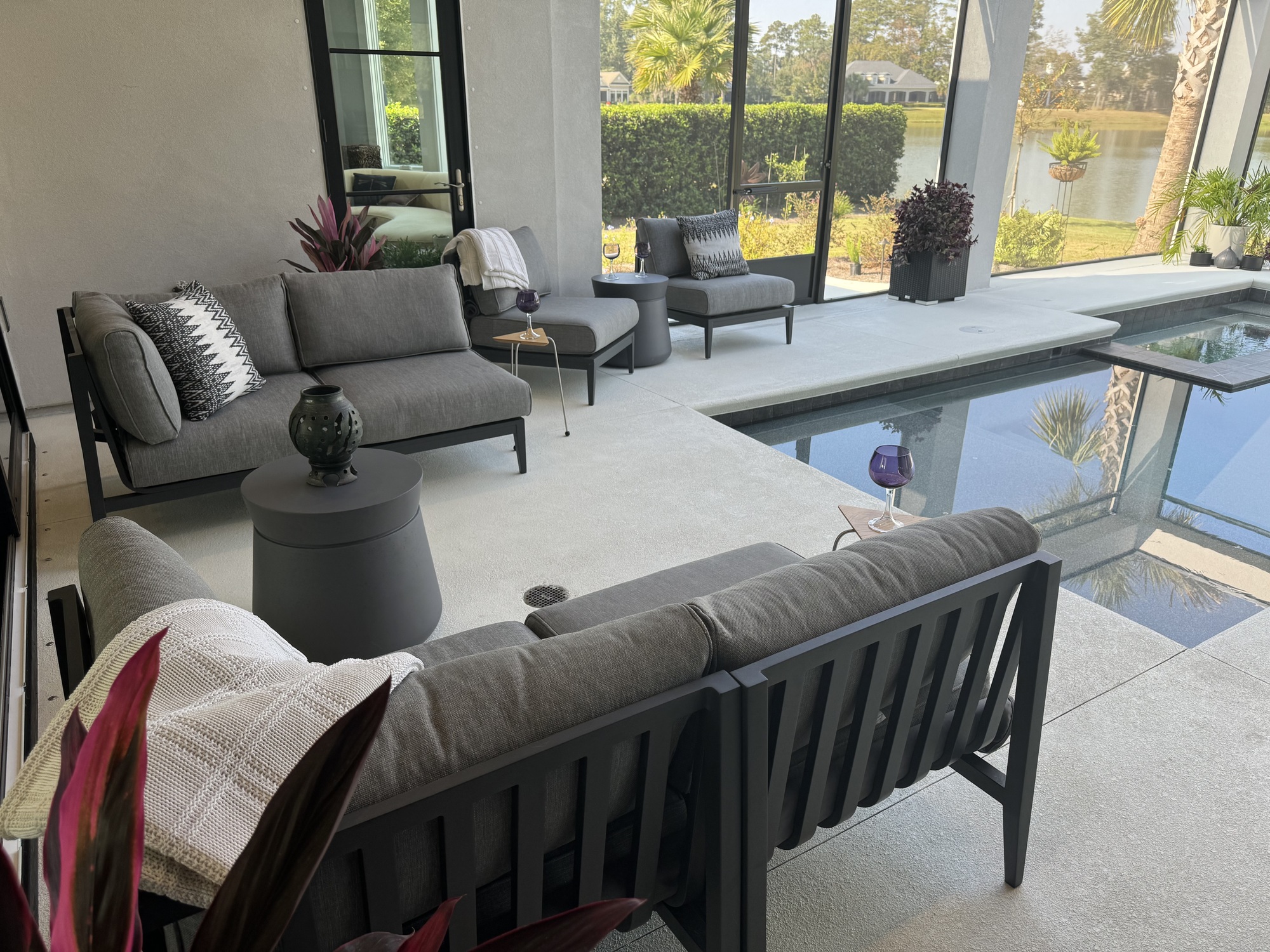 Indoor-Outdoor Contemporary Feel in the Lowcountry - Gallery photo 2 of 6