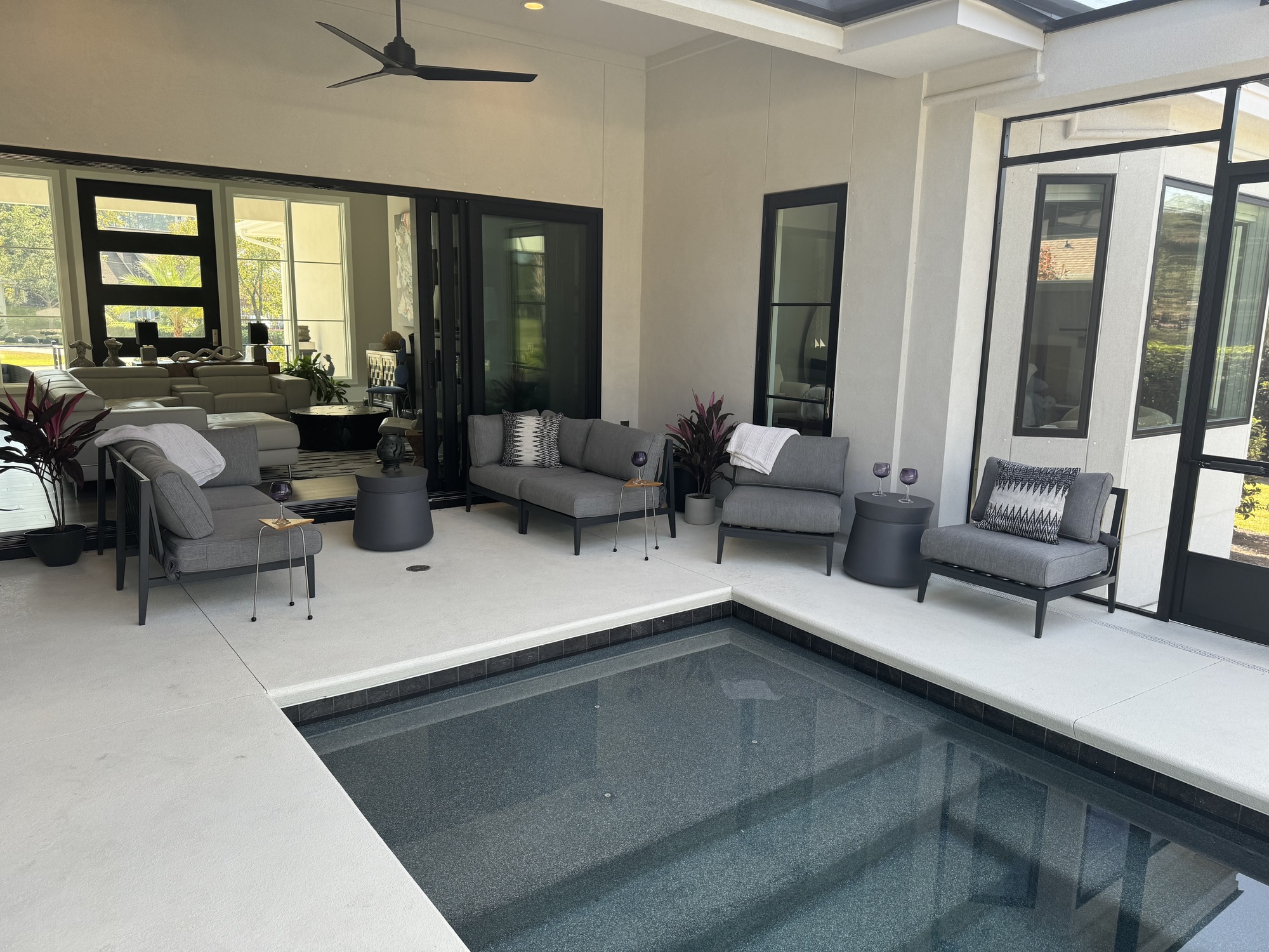 Indoor-Outdoor Contemporary Feel in the Lowcountry - Gallery photo 3 of 6