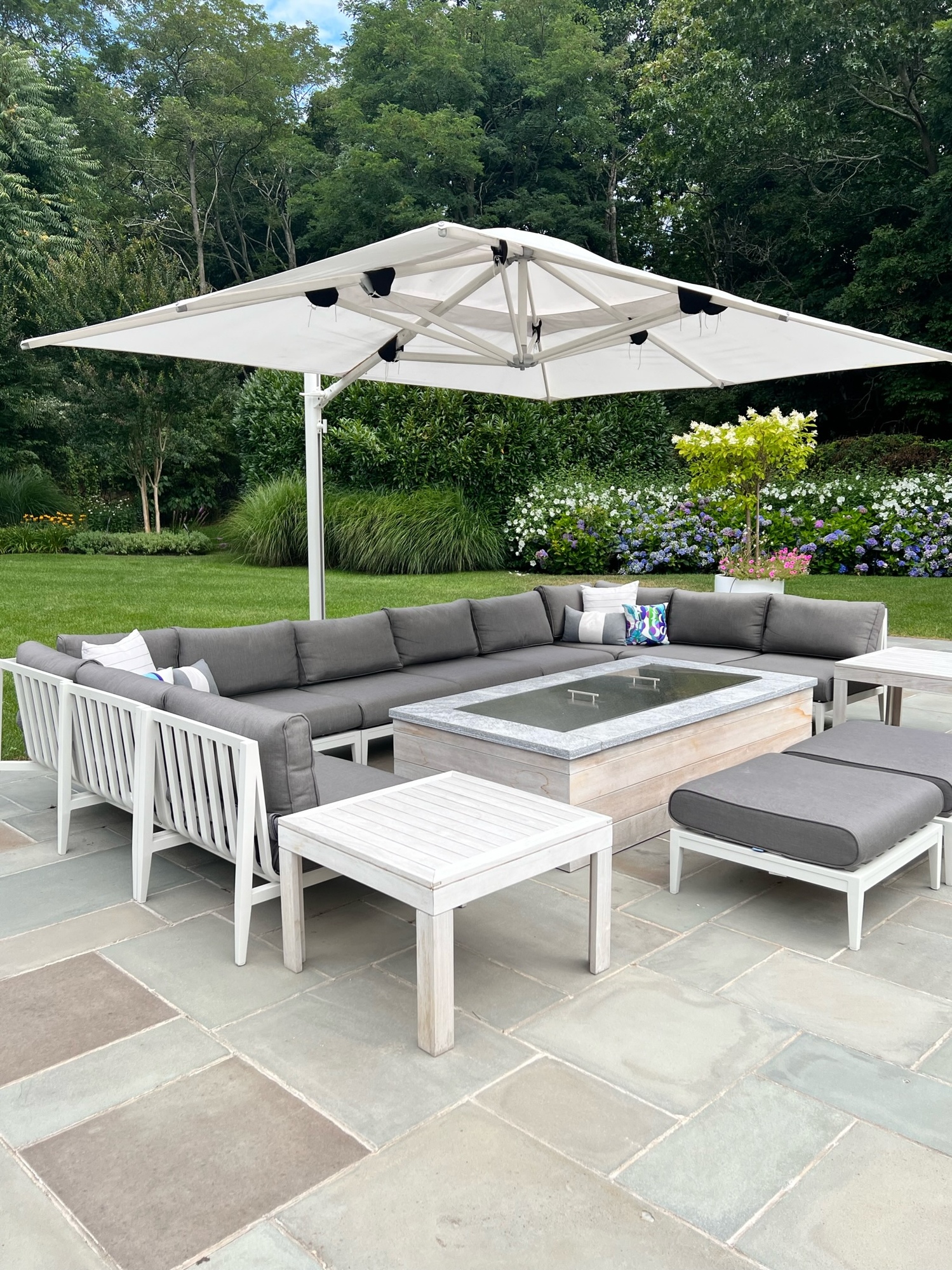 A Poolside Entertaining Oasis - Photo 5