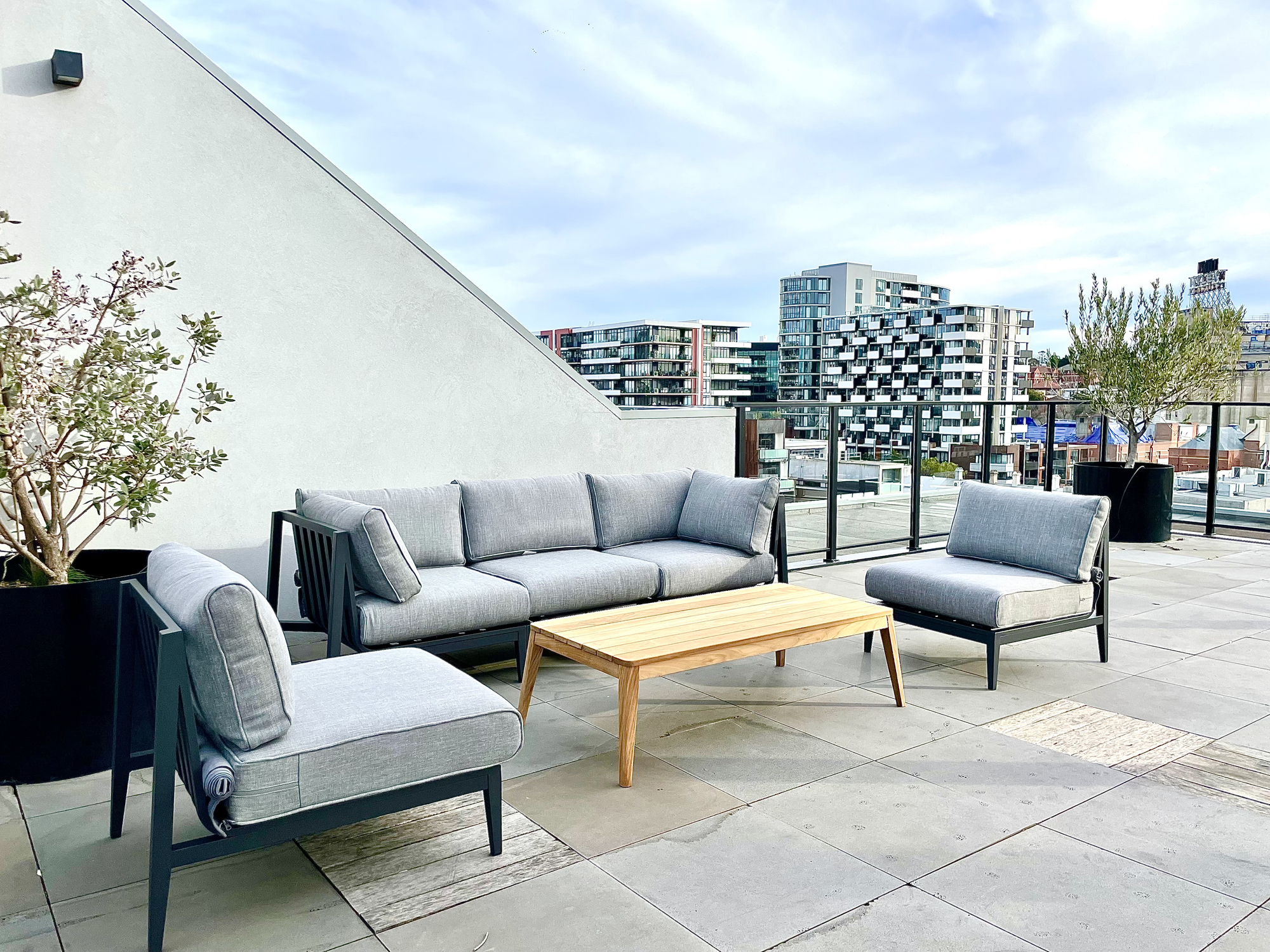 Outer HQ Melbourne - Photo 2