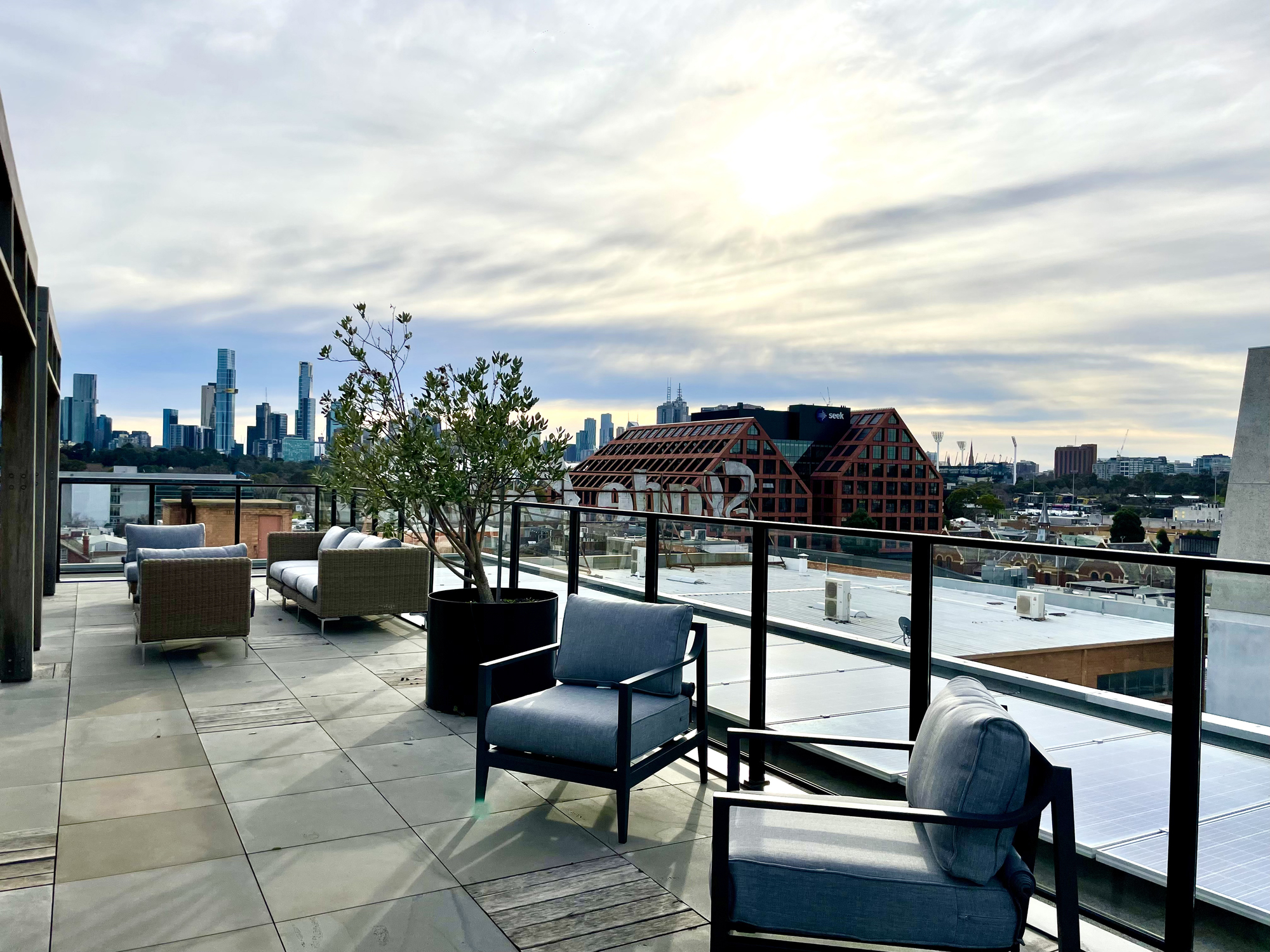 Outer HQ Melbourne - Photo 4