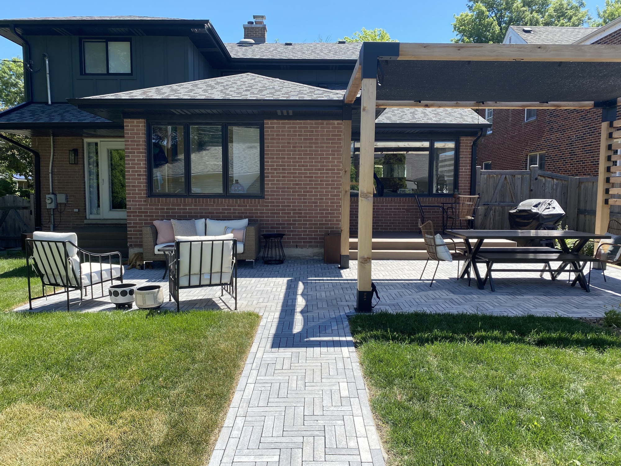 A Newly Renovated Modern Backyard in Oak Park, IL - Photo 1