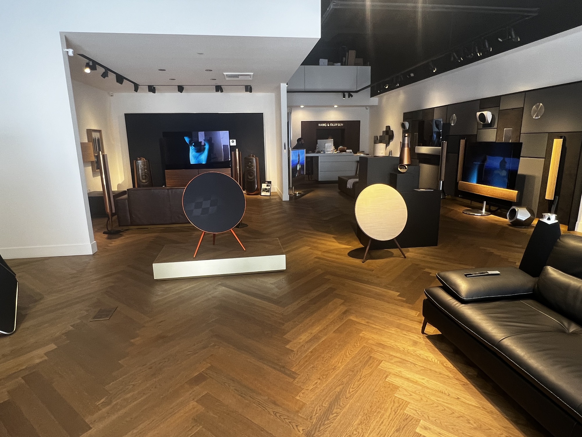BUSINESS SHOWROOM: Bang & Olufsen in Costa Mesa, CA - Photo 7