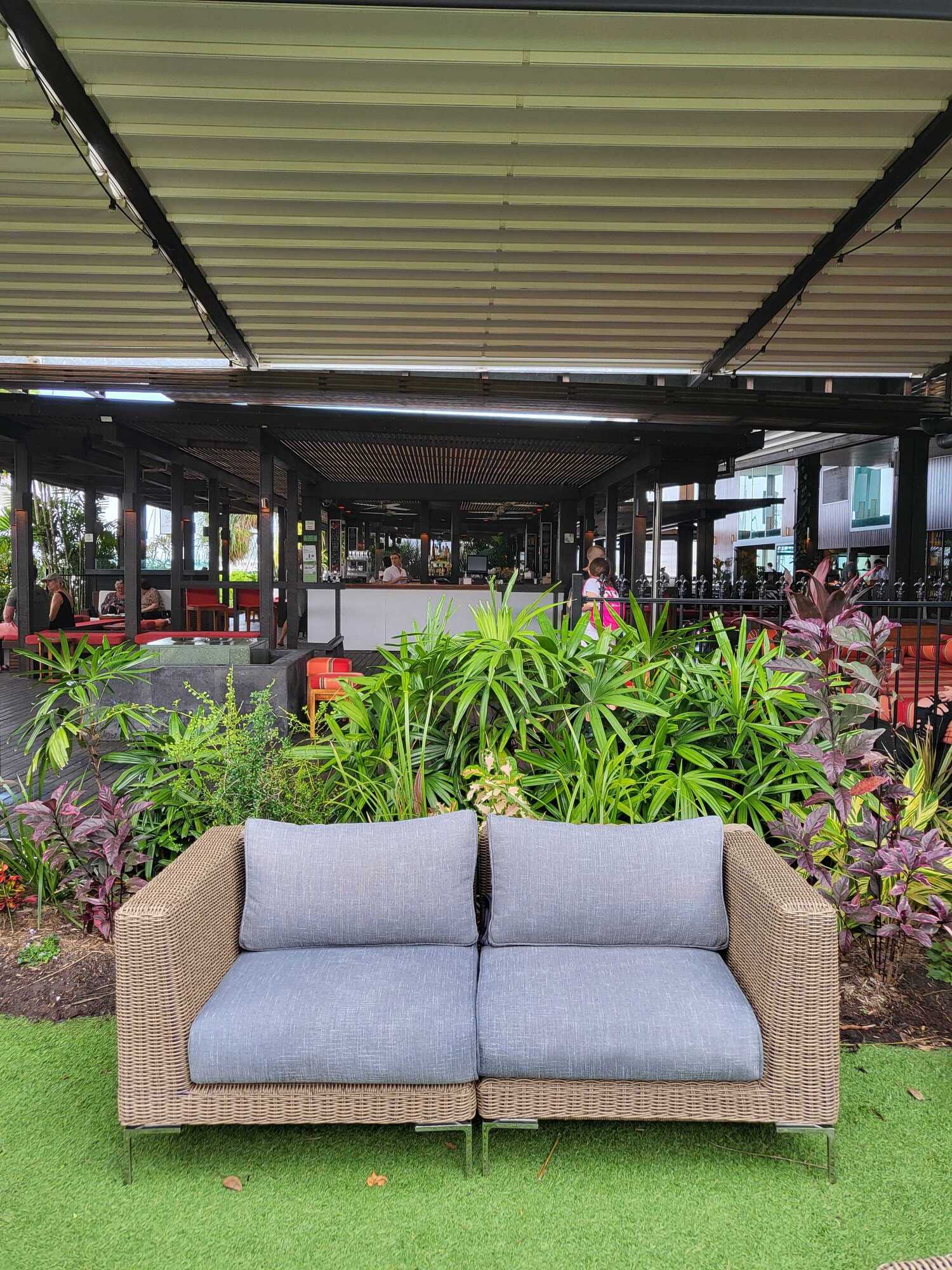 BUSINESS SHOWROOM: Salt House - Photo 2