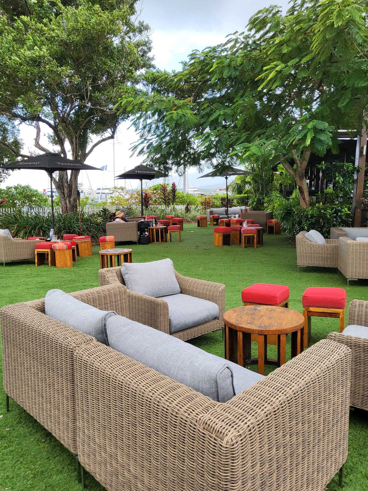 BUSINESS SHOWROOM: Salt House - Photo 3