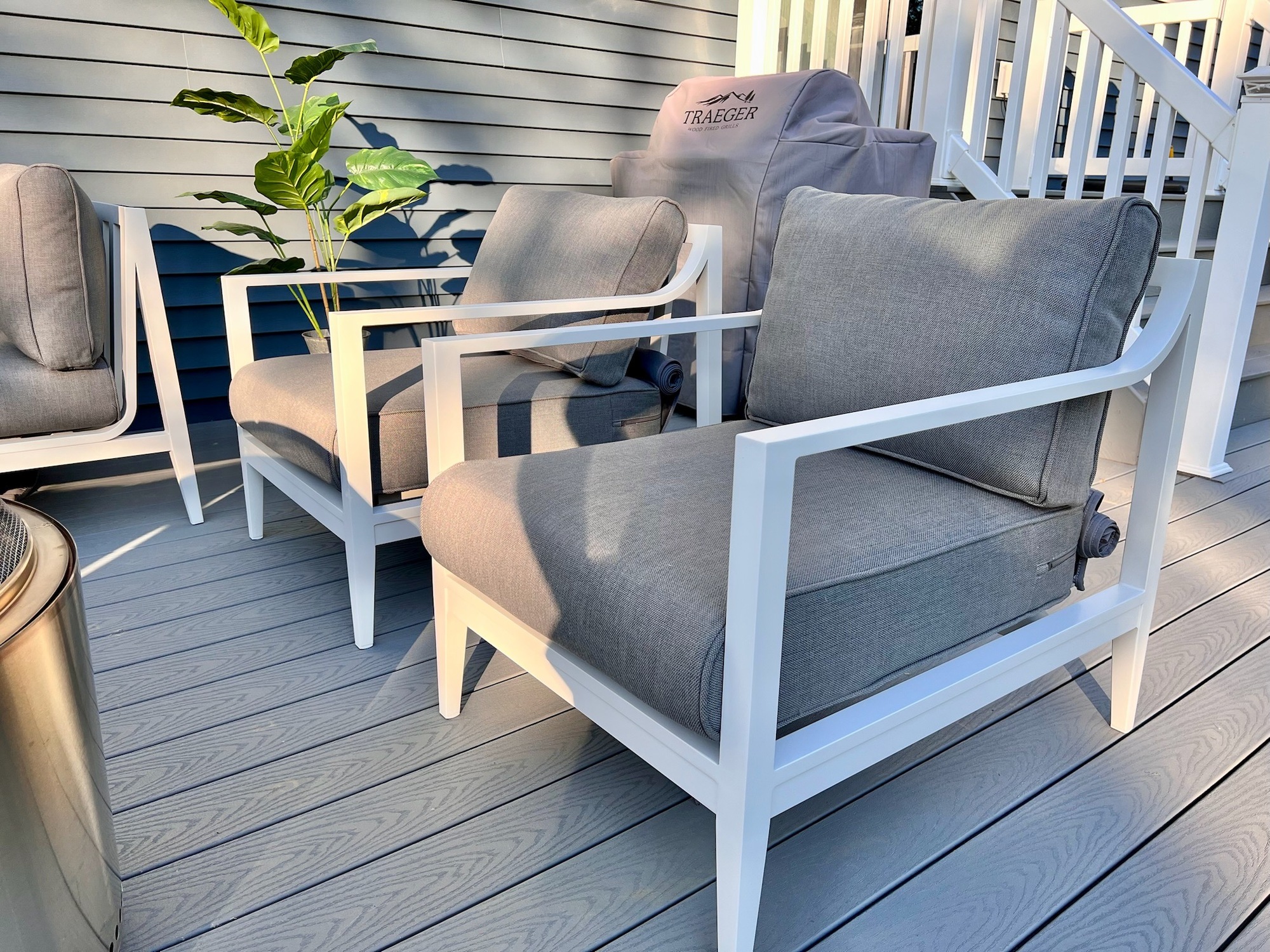 A Social, Pet-Loving Couple’s Deck with a View - Photo 5