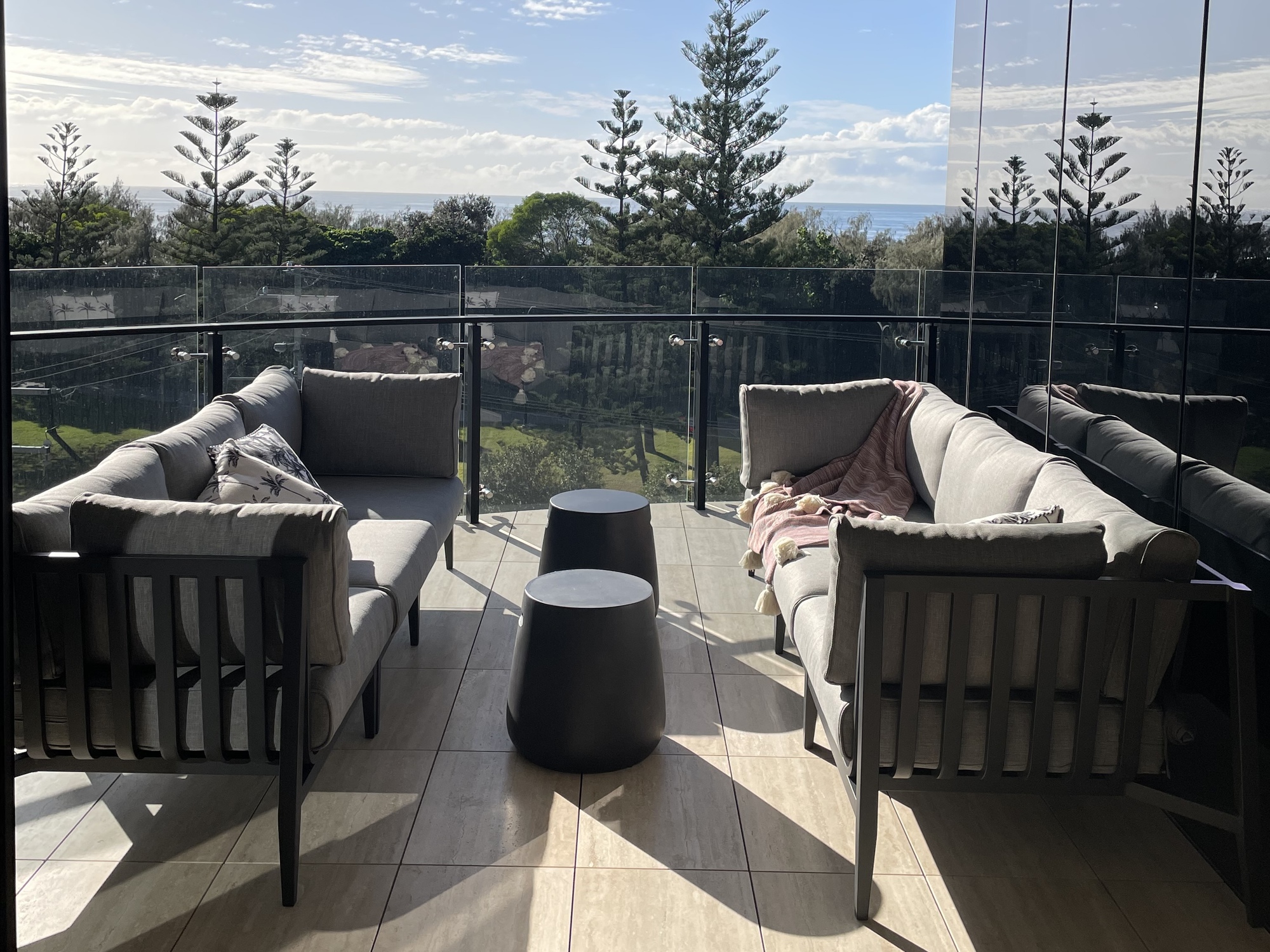 A Coastal Front Balcony in Mermaid Beach - Photo 1