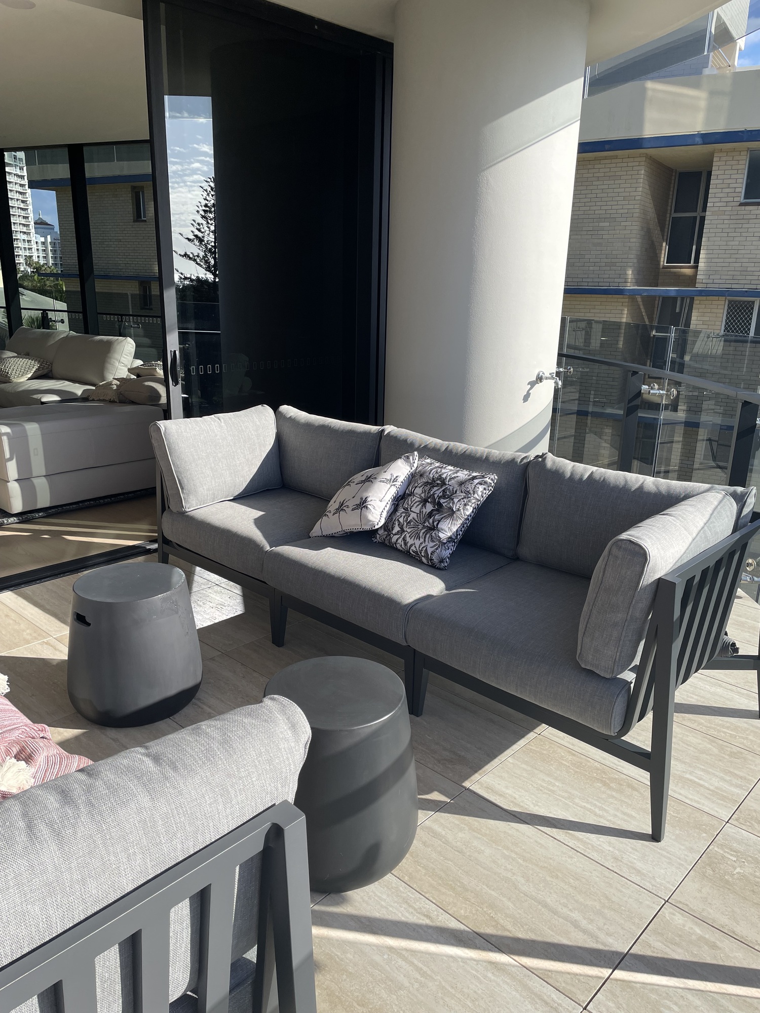 A Coastal Front Balcony in Mermaid Beach - Photo 2