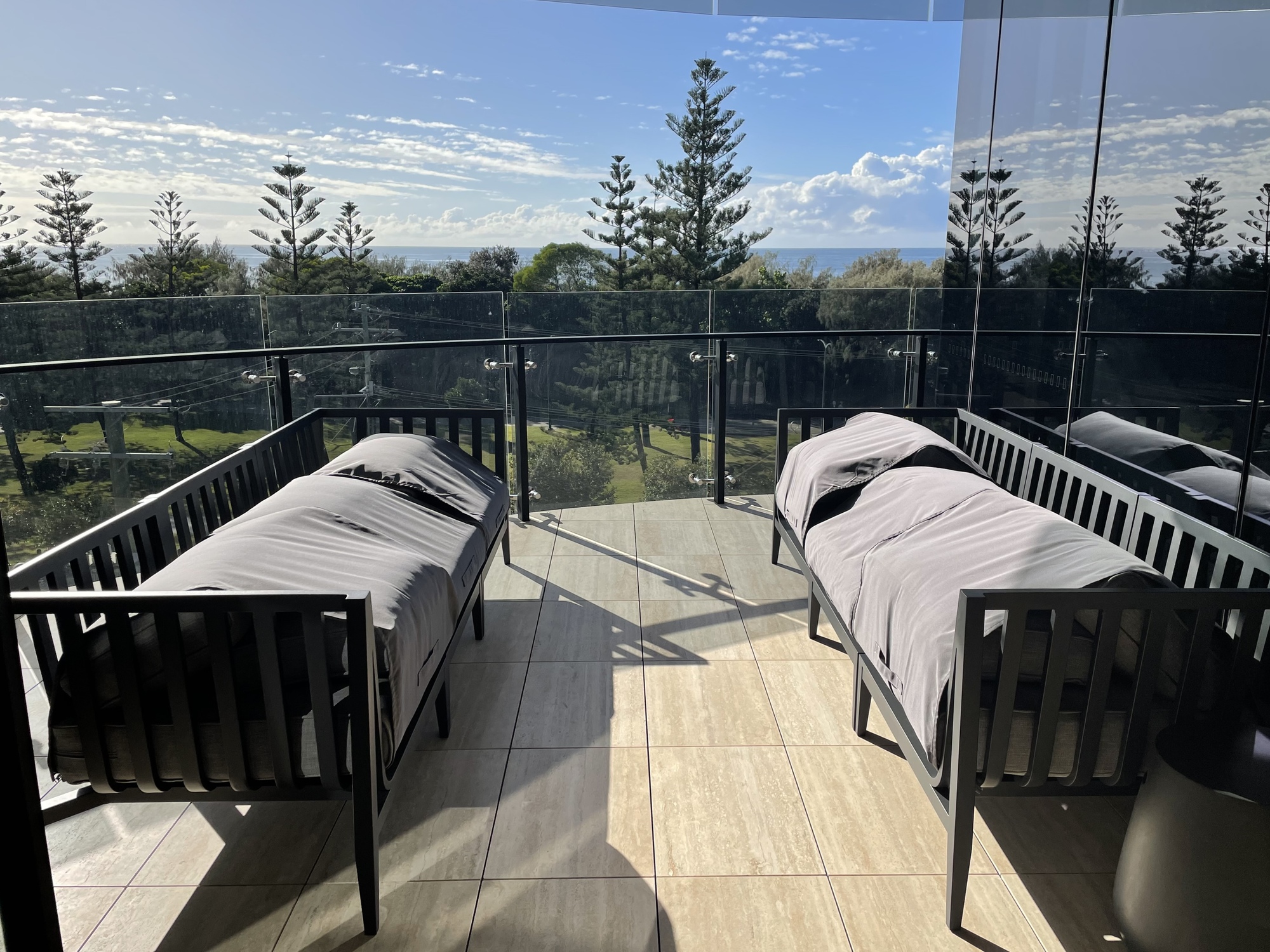A Coastal Front Balcony in Mermaid Beach - Photo 4