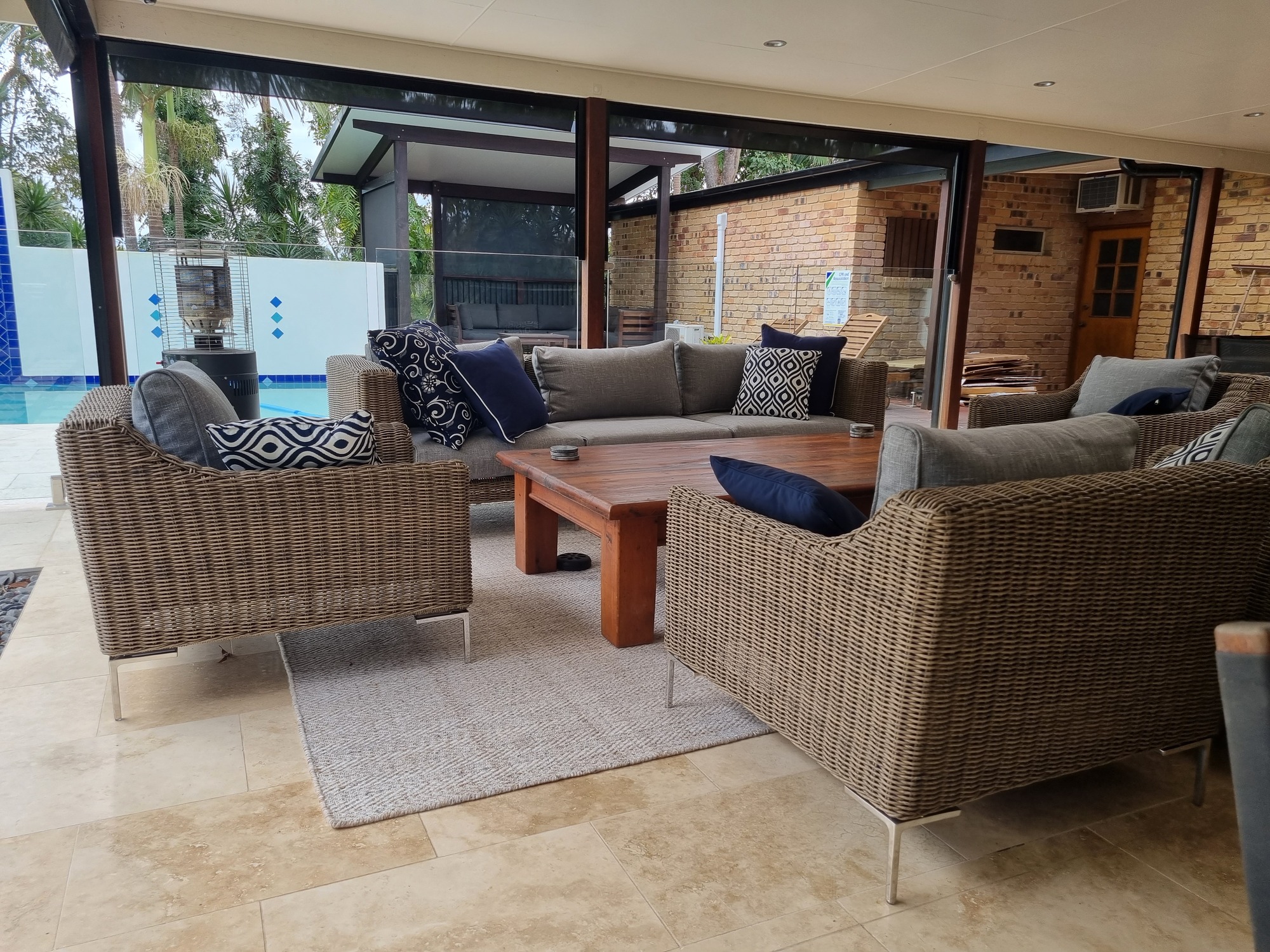 A Roofed Entertainment Space in Brisbane - Photo 4