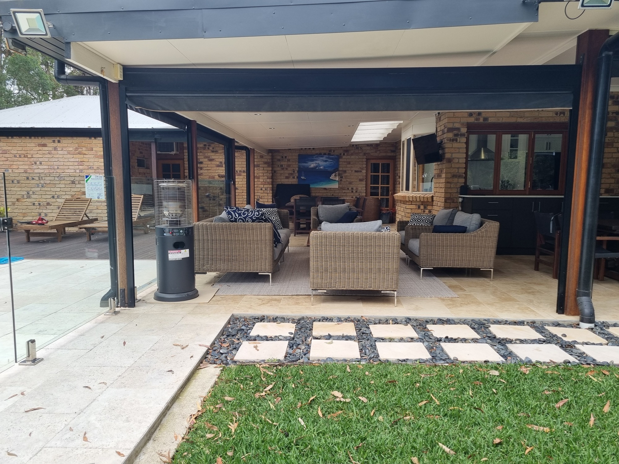 A Roofed Entertainment Space in Brisbane - Photo 6