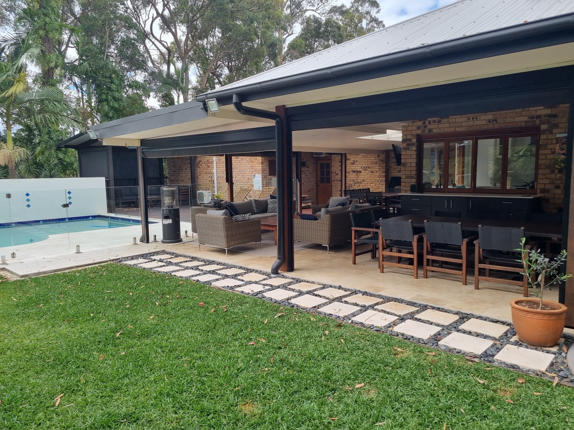 A Roofed Entertainment Space in Brisbane - Photo 7