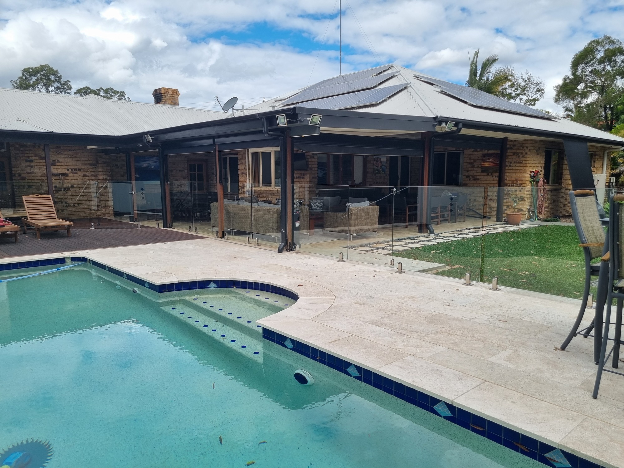 A Roofed Entertainment Space in Brisbane - Photo 8