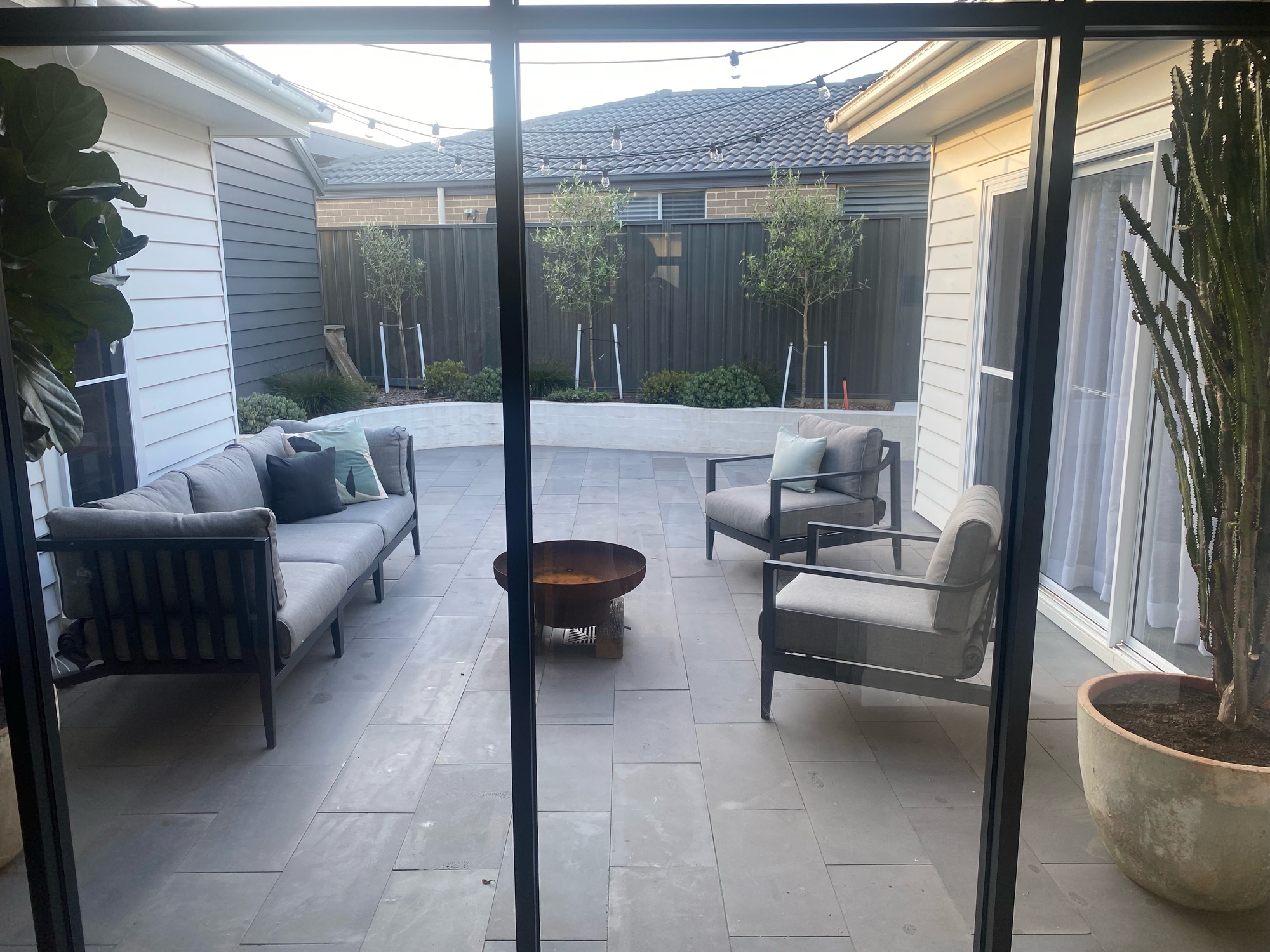 A Relaxing Courtyard in Bolwarra Heights - Photo 1